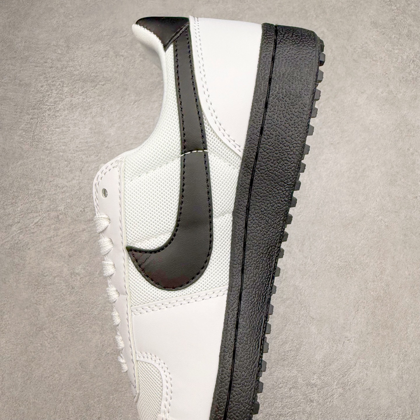 图片[7]-NK Field General 82 美式复古球鞋板鞋 随着复古球鞋文化的复兴 NK将这款曾于 80 年代问世的球鞋重新带回 引起大家的关注 在鞋面设计中融入粒面皮革和织物材质打造 之后再辅以标志性的华夫格纹路橡胶鞋底搭配 经典复刻配色见证 20 世纪 80 年代传奇球星征战赛场的精彩瞬间 尺码：36 36.5 37.5 38 38.5 39 40 40.5 41 42 42.5 43 44 44.5 45-选品中心