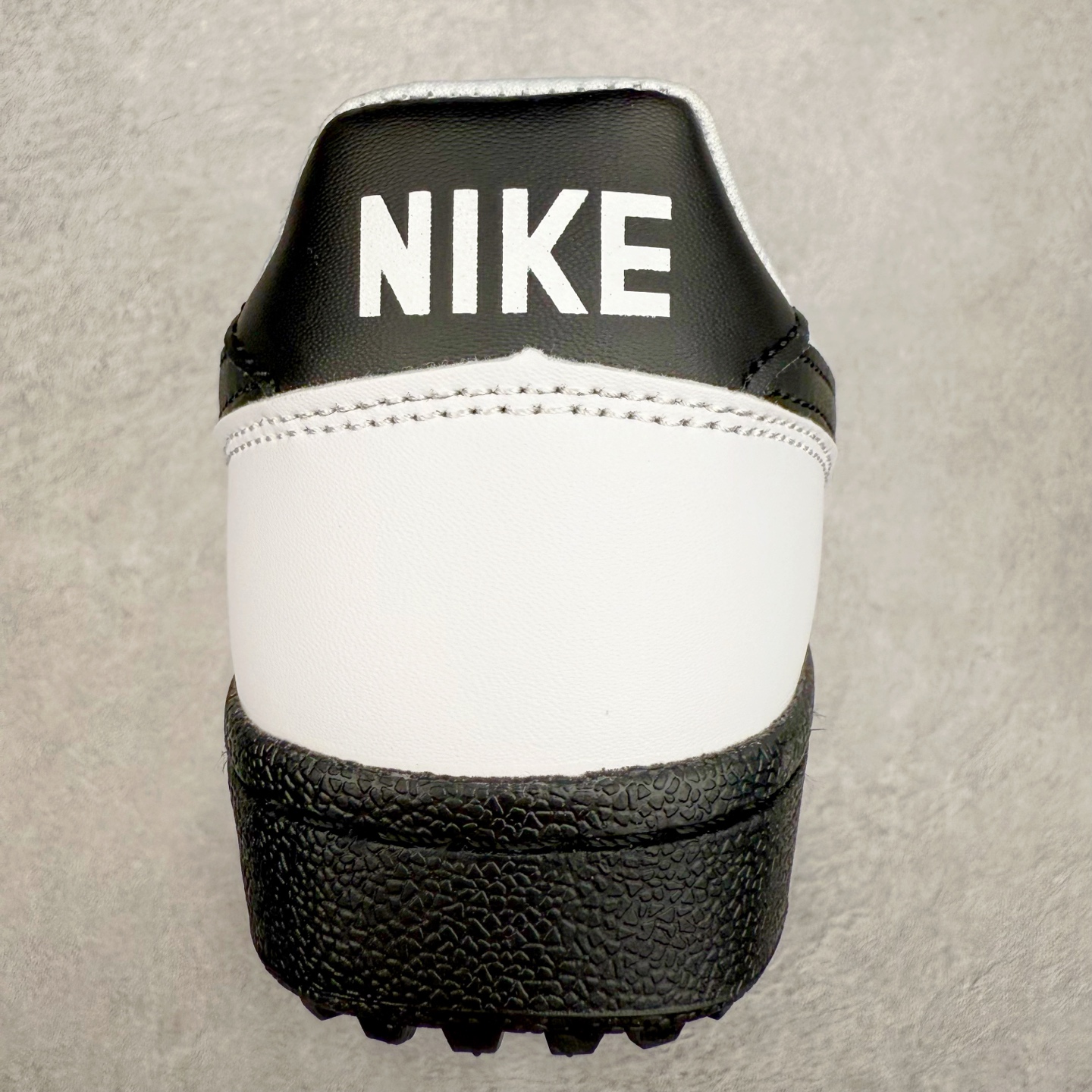 图片[8]-NK Field General 82 美式复古球鞋板鞋 随着复古球鞋文化的复兴 NK将这款曾于 80 年代问世的球鞋重新带回 引起大家的关注 在鞋面设计中融入粒面皮革和织物材质打造 之后再辅以标志性的华夫格纹路橡胶鞋底搭配 经典复刻配色见证 20 世纪 80 年代传奇球星征战赛场的精彩瞬间 尺码：36 36.5 37.5 38 38.5 39 40 40.5 41 42 42.5 43 44 44.5 45-选品中心