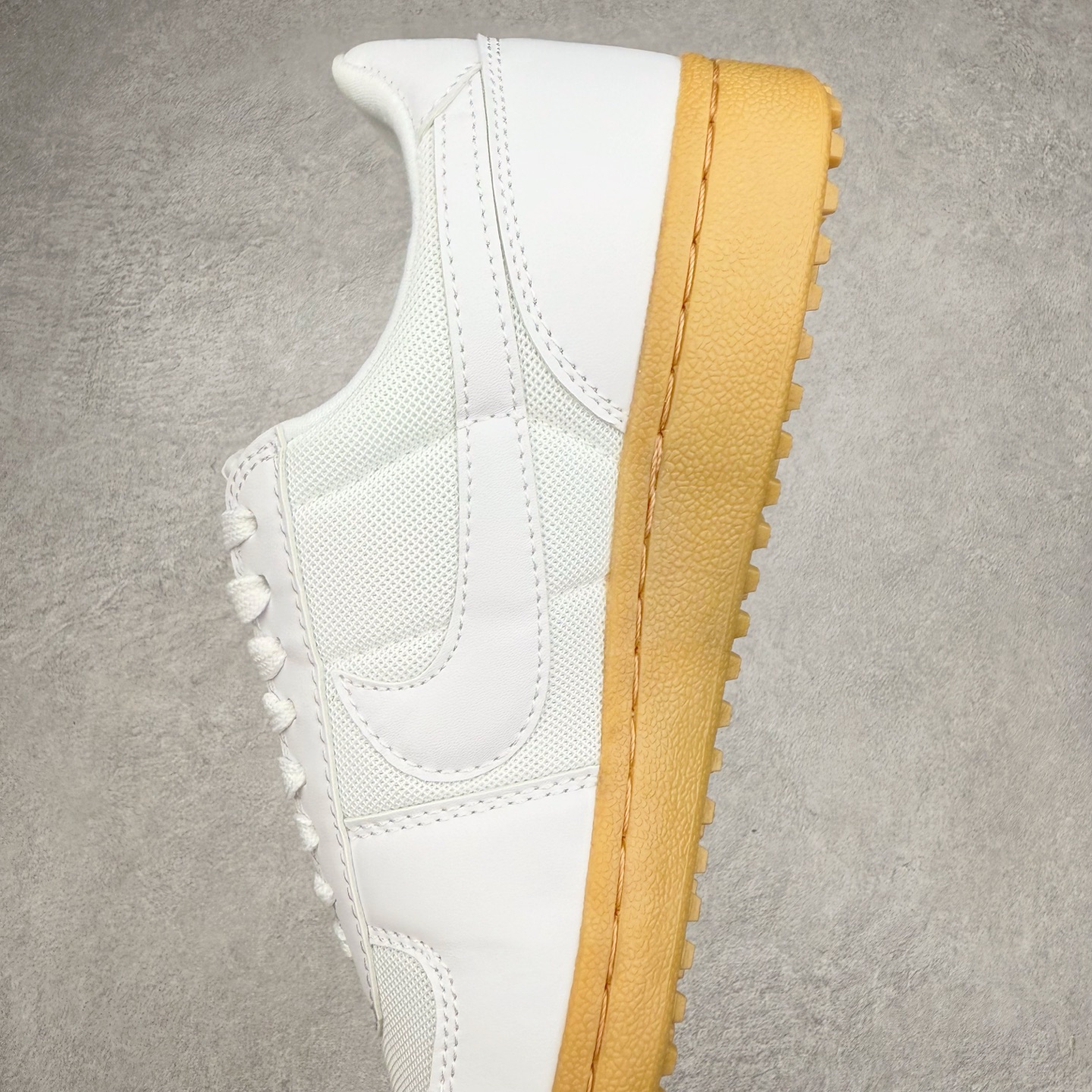 图片[7]-NK Field General 82 美式复古球鞋板鞋 随着复古球鞋文化的复兴 NK将这款曾于 80 年代问世的球鞋重新带回 引起大家的关注 在鞋面设计中融入粒面皮革和织物材质打造 之后再辅以标志性的华夫格纹路橡胶鞋底搭配 经典复刻配色见证 20 世纪 80 年代传奇球星征战赛场的精彩瞬间 尺码：36 36.5 37.5 38 38.5 39 40 40.5 41 42 42.5 43 44 44.5 45-选品中心