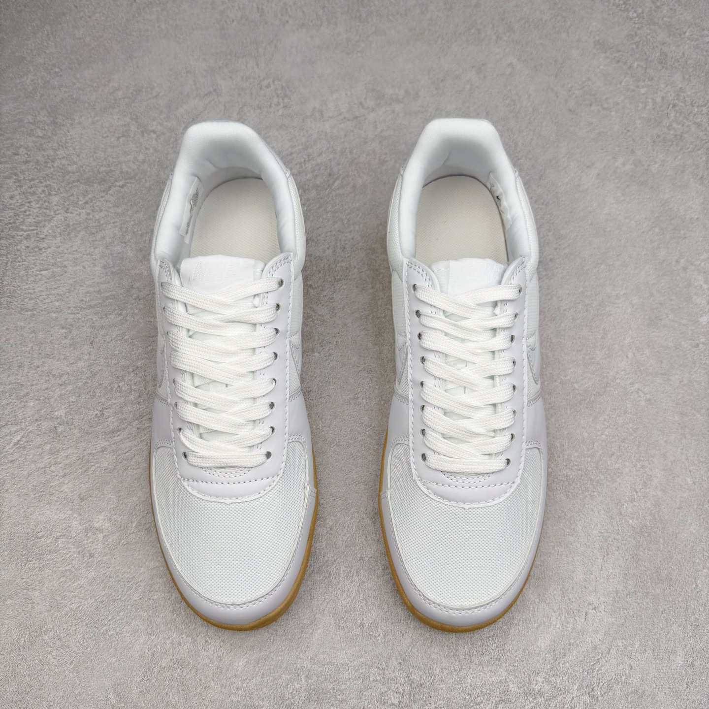 图片[2]-NK Field General 82 美式复古球鞋板鞋 随着复古球鞋文化的复兴 NK将这款曾于 80 年代问世的球鞋重新带回 引起大家的关注 在鞋面设计中融入粒面皮革和织物材质打造 之后再辅以标志性的华夫格纹路橡胶鞋底搭配 经典复刻配色见证 20 世纪 80 年代传奇球星征战赛场的精彩瞬间 尺码：36 36.5 37.5 38 38.5 39 40 40.5 41 42 42.5 43 44 44.5 45-选品中心