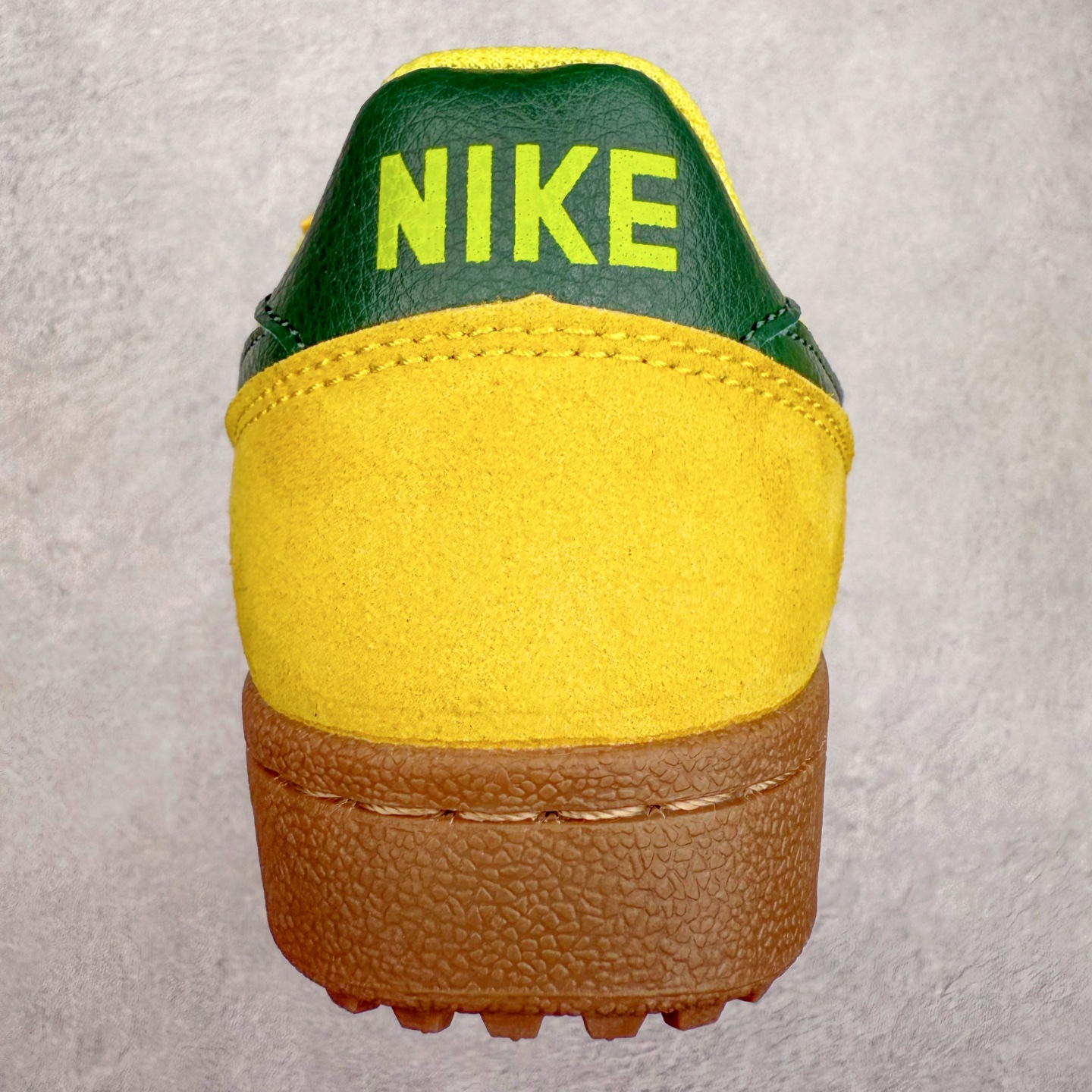 图片[8]-NK Field General 82 美式复古球鞋板鞋 随着复古球鞋文化的复兴 NK将这款曾于 80 年代问世的球鞋重新带回 引起大家的关注 在鞋面设计中融入粒面皮革和织物材质打造 之后再辅以标志性的华夫格纹路橡胶鞋底搭配 经典复刻配色见证 20 世纪 80 年代传奇球星征战赛场的精彩瞬间 尺码：36 36.5 37.5 38 38.5 39 40 40.5 41 42 42.5 43 44 44.5 45-选品中心