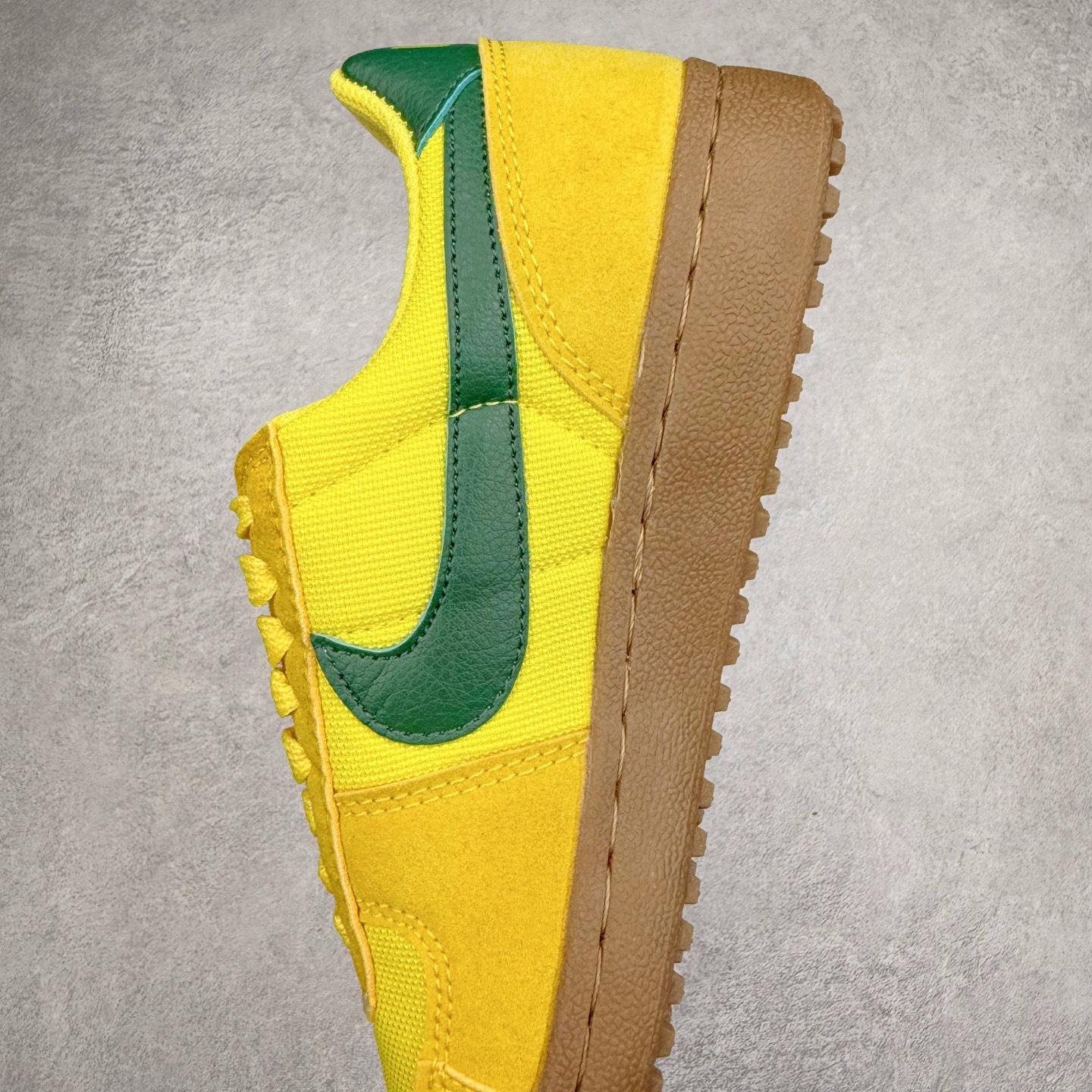 图片[7]-NK Field General 82 美式复古球鞋板鞋 随着复古球鞋文化的复兴 NK将这款曾于 80 年代问世的球鞋重新带回 引起大家的关注 在鞋面设计中融入粒面皮革和织物材质打造 之后再辅以标志性的华夫格纹路橡胶鞋底搭配 经典复刻配色见证 20 世纪 80 年代传奇球星征战赛场的精彩瞬间 尺码：36 36.5 37.5 38 38.5 39 40 40.5 41 42 42.5 43 44 44.5 45-选品中心