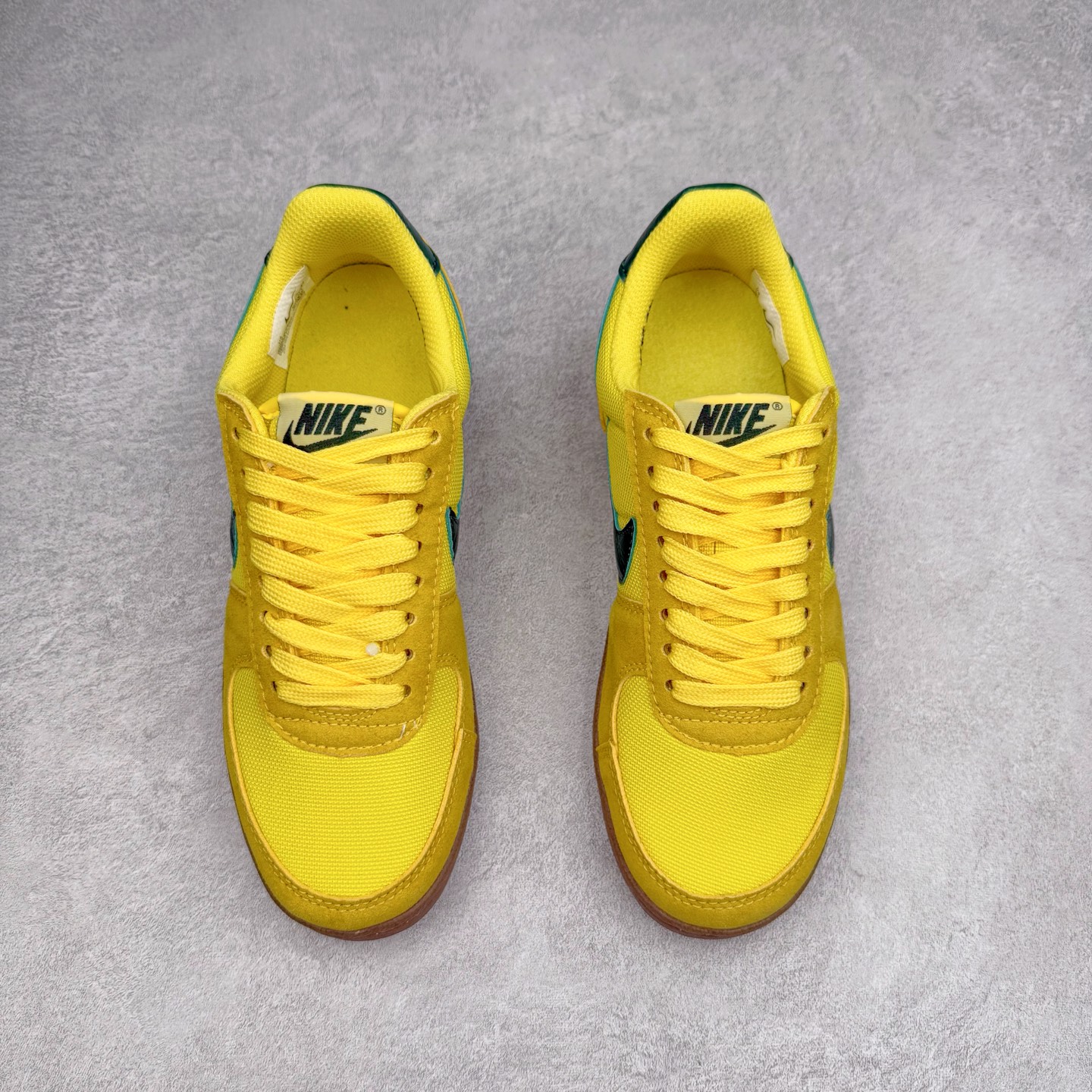 图片[2]-NK Field General 82 美式复古球鞋板鞋 随着复古球鞋文化的复兴 NK将这款曾于 80 年代问世的球鞋重新带回 引起大家的关注 在鞋面设计中融入粒面皮革和织物材质打造 之后再辅以标志性的华夫格纹路橡胶鞋底搭配 经典复刻配色见证 20 世纪 80 年代传奇球星征战赛场的精彩瞬间 尺码：36 36.5 37.5 38 38.5 39 40 40.5 41 42 42.5 43 44 44.5 45-选品中心