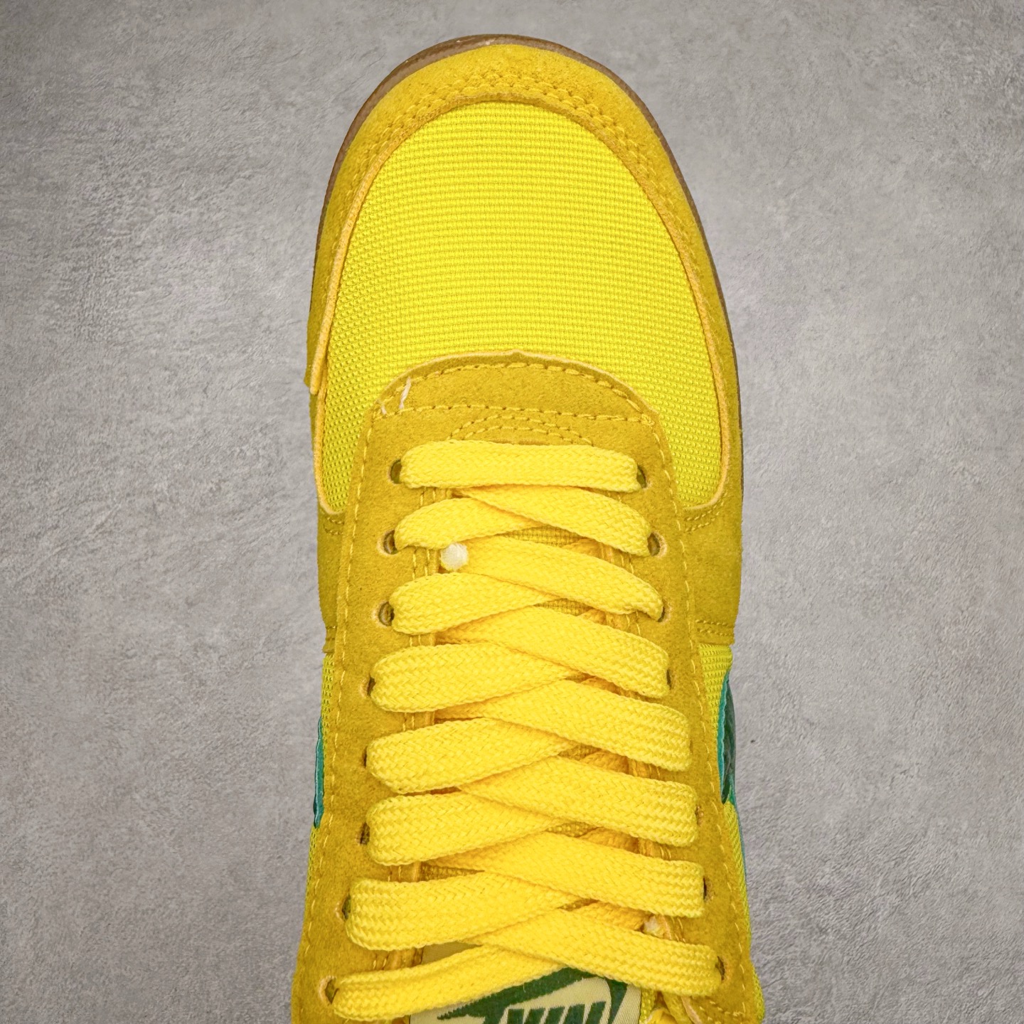 图片[4]-NK Field General 82 美式复古球鞋板鞋 随着复古球鞋文化的复兴 NK将这款曾于 80 年代问世的球鞋重新带回 引起大家的关注 在鞋面设计中融入粒面皮革和织物材质打造 之后再辅以标志性的华夫格纹路橡胶鞋底搭配 经典复刻配色见证 20 世纪 80 年代传奇球星征战赛场的精彩瞬间 尺码：36 36.5 37.5 38 38.5 39 40 40.5 41 42 42.5 43 44 44.5 45-选品中心