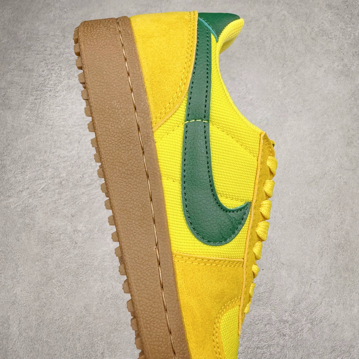 图片[6]-NK Field General 82 美式复古球鞋板鞋 随着复古球鞋文化的复兴 NK将这款曾于 80 年代问世的球鞋重新带回 引起大家的关注 在鞋面设计中融入粒面皮革和织物材质打造 之后再辅以标志性的华夫格纹路橡胶鞋底搭配 经典复刻配色见证 20 世纪 80 年代传奇球星征战赛场的精彩瞬间 尺码：36 36.5 37.5 38 38.5 39 40 40.5 41 42 42.5 43 44 44.5 45-选品中心