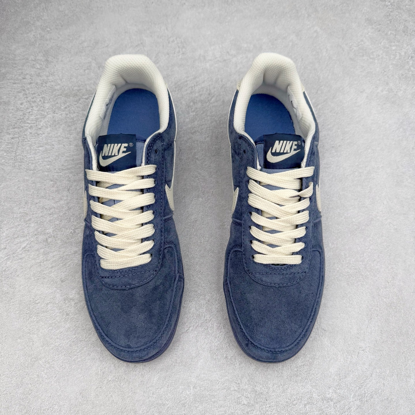 图片[2]-NK Field General 82 美式复古球鞋板鞋 随着复古球鞋文化的复兴 NK将这款曾于 80 年代问世的球鞋重新带回 引起大家的关注 在鞋面设计中融入粒面皮革和织物材质打造 之后再辅以标志性的华夫格纹路橡胶鞋底搭配 经典复刻配色见证 20 世纪 80 年代传奇球星征战赛场的精彩瞬间 尺码：36 36.5 37.5 38 38.5 39 40 40.5 41 42 42.5 43 44 44.5 45-选品中心