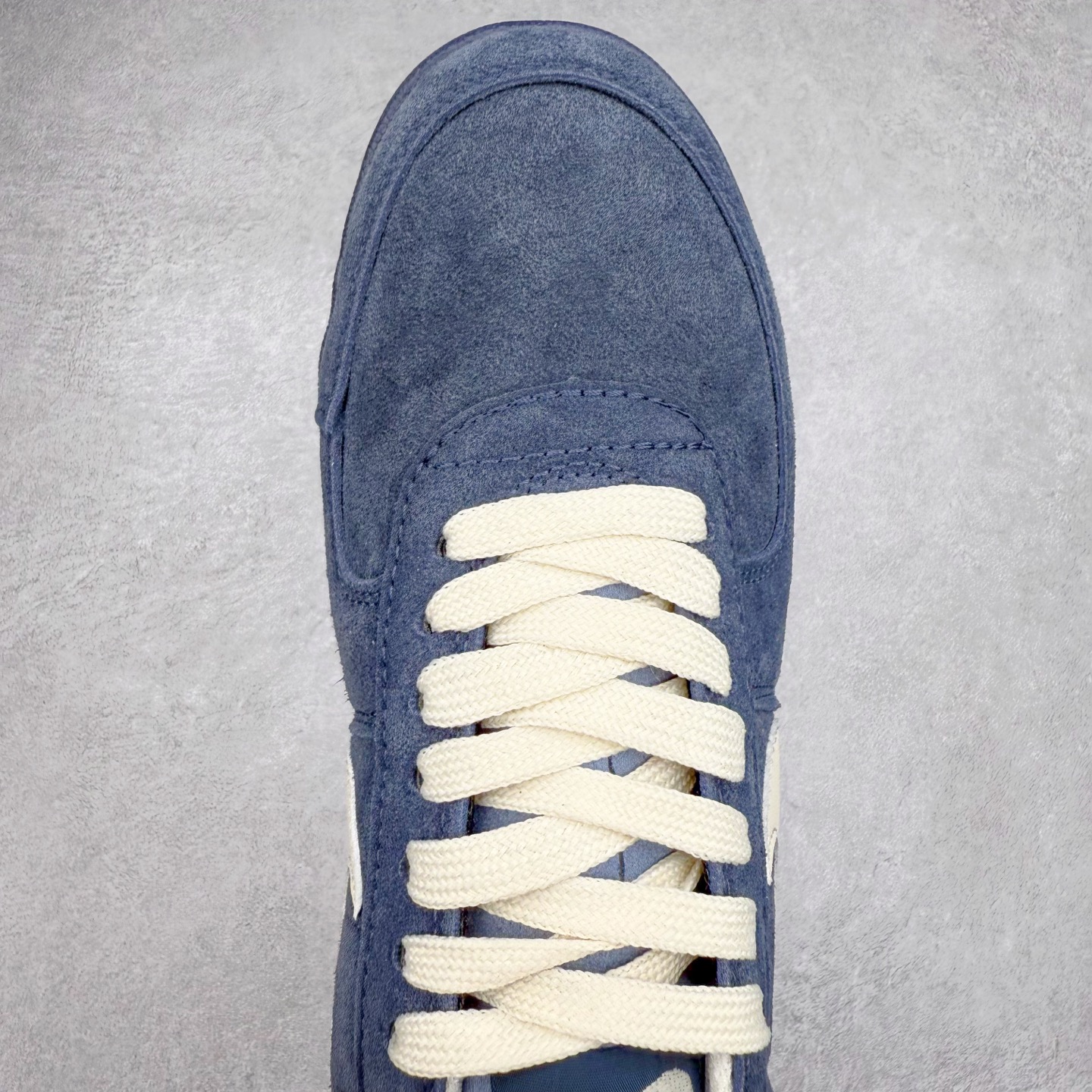 图片[4]-NK Field General 82 美式复古球鞋板鞋 随着复古球鞋文化的复兴 NK将这款曾于 80 年代问世的球鞋重新带回 引起大家的关注 在鞋面设计中融入粒面皮革和织物材质打造 之后再辅以标志性的华夫格纹路橡胶鞋底搭配 经典复刻配色见证 20 世纪 80 年代传奇球星征战赛场的精彩瞬间 尺码：36 36.5 37.5 38 38.5 39 40 40.5 41 42 42.5 43 44 44.5 45-选品中心