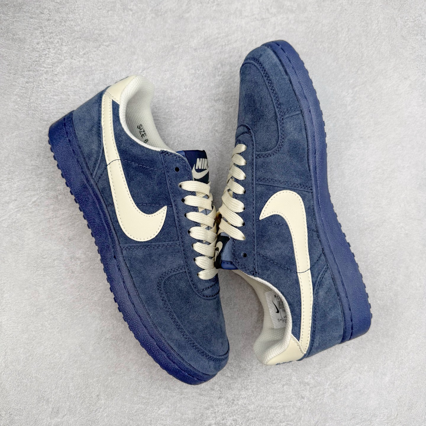 图片[3]-NK Field General 82 美式复古球鞋板鞋 随着复古球鞋文化的复兴 NK将这款曾于 80 年代问世的球鞋重新带回 引起大家的关注 在鞋面设计中融入粒面皮革和织物材质打造 之后再辅以标志性的华夫格纹路橡胶鞋底搭配 经典复刻配色见证 20 世纪 80 年代传奇球星征战赛场的精彩瞬间 尺码：36 36.5 37.5 38 38.5 39 40 40.5 41 42 42.5 43 44 44.5 45-选品中心