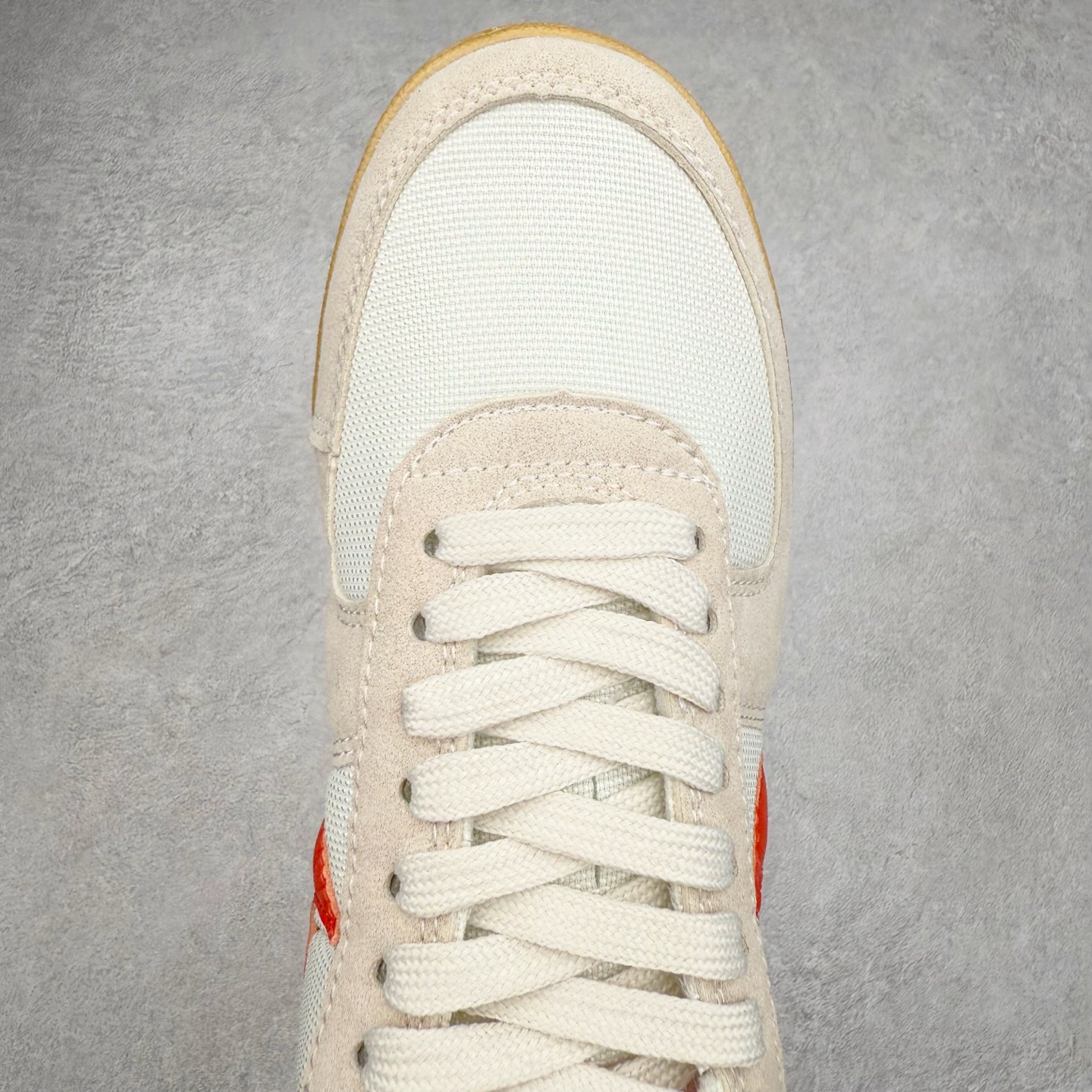 图片[4]-NK Field General 82 美式复古球鞋板鞋 随着复古球鞋文化的复兴 NK将这款曾于 80 年代问世的球鞋重新带回 引起大家的关注 在鞋面设计中融入粒面皮革和织物材质打造 之后再辅以标志性的华夫格纹路橡胶鞋底搭配 经典复刻配色见证 20 世纪 80 年代传奇球星征战赛场的精彩瞬间 尺码：36 36.5 37.5 38 38.5 39 40 40.5 41 42 42.5 43 44 44.5 45-选品中心