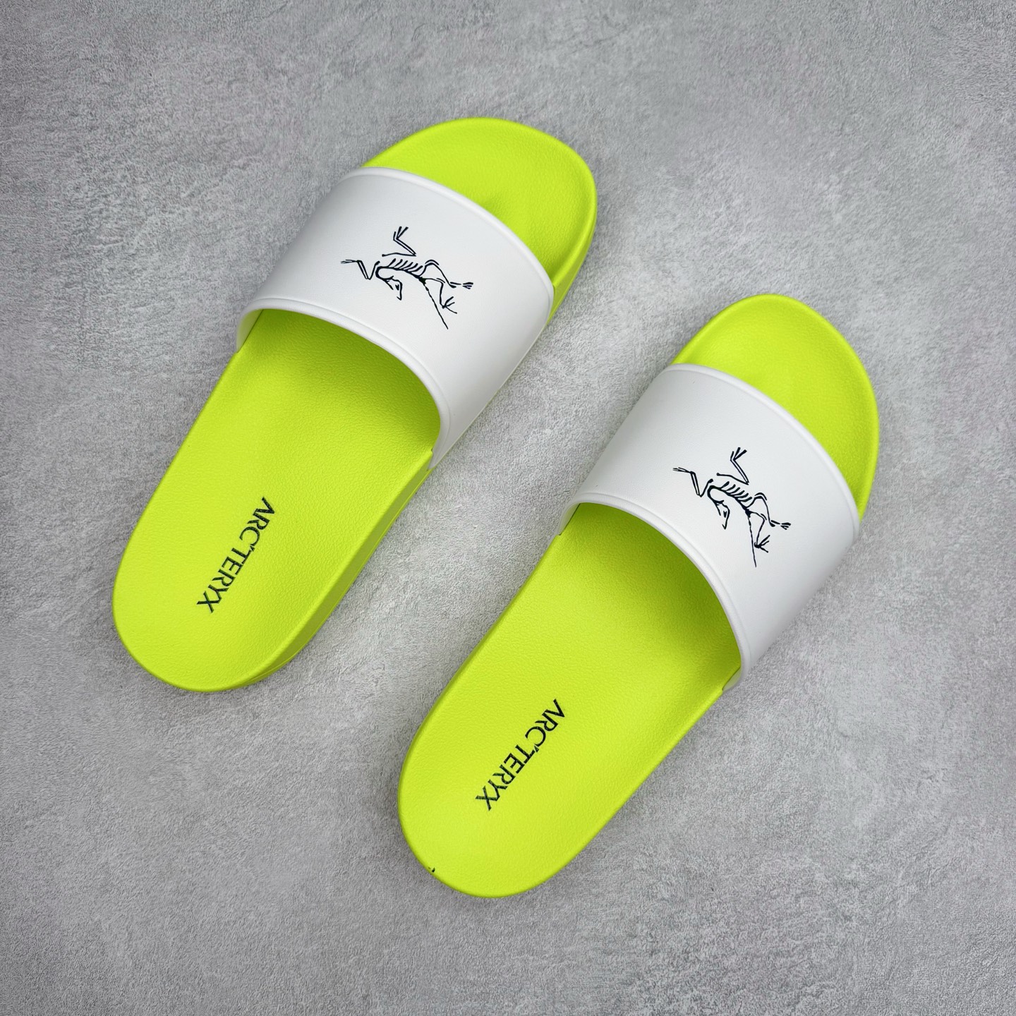 图片[3]-＃HP Arcteryx SYLAN 始祖鸟舒适防滑防磨一字拖鞋 男女同款 Arcteryx中文名始祖鸟 加拿大户外服饰品牌 1989年创立于加拿大温哥华 始祖鸟来自加拿大海岸山脉 植根高山的专业户外品牌 始终秉承对精湛设计和工艺孜孜以求的准则 从1989年创立至今 Arcteryx始终不断在产品设计与做工上不惜工本 以满足始祖鸟的标准 品质、设计以及精简的理念造就了其良好的性能 并能满足严苛环境下的使用需求 尺码：39 40 41 42 43 44 45-选品中心