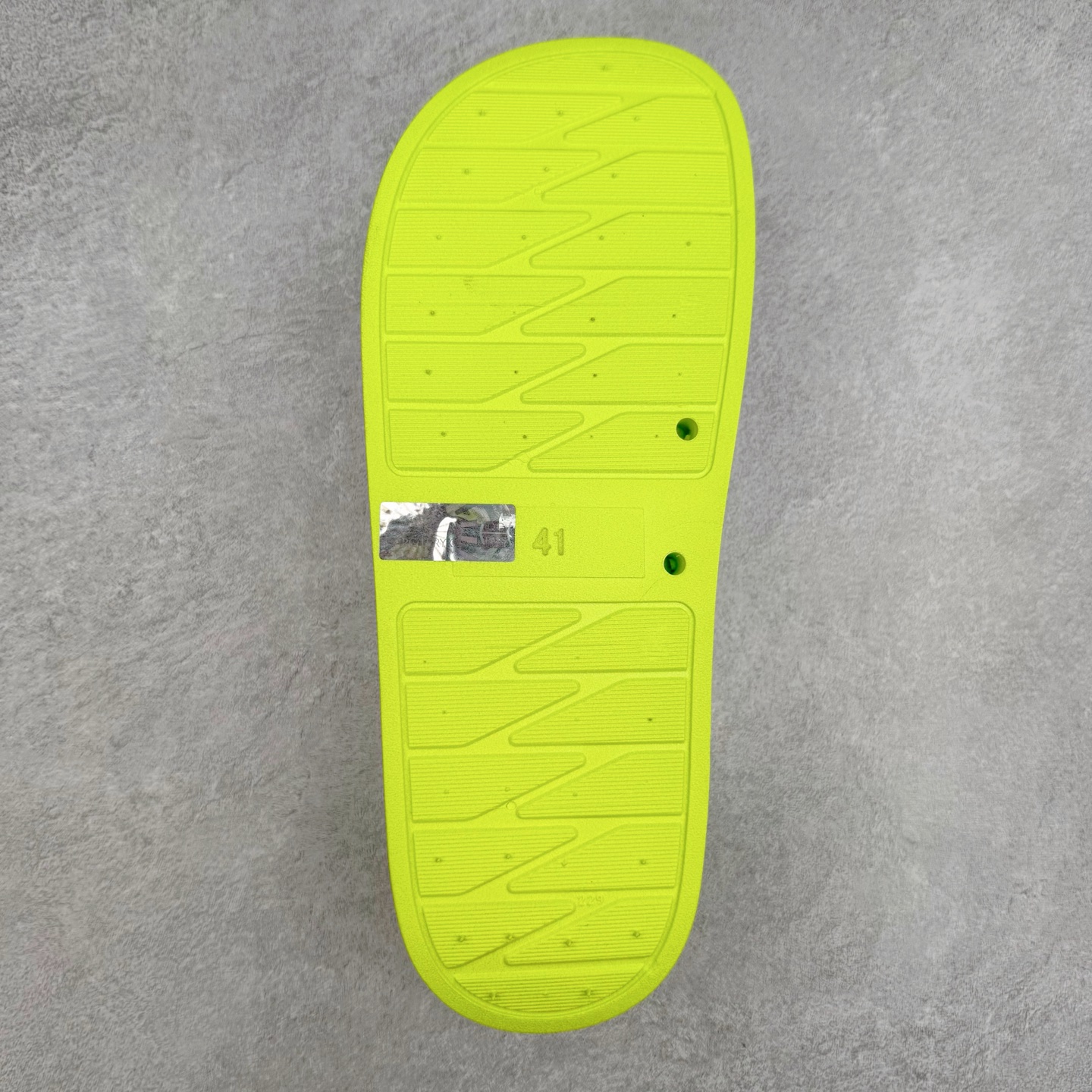 图片[9]-＃HP Arcteryx SYLAN 始祖鸟舒适防滑防磨一字拖鞋 男女同款 Arcteryx中文名始祖鸟 加拿大户外服饰品牌 1989年创立于加拿大温哥华 始祖鸟来自加拿大海岸山脉 植根高山的专业户外品牌 始终秉承对精湛设计和工艺孜孜以求的准则 从1989年创立至今 Arcteryx始终不断在产品设计与做工上不惜工本 以满足始祖鸟的标准 品质、设计以及精简的理念造就了其良好的性能 并能满足严苛环境下的使用需求 尺码：39 40 41 42 43 44 45-选品中心