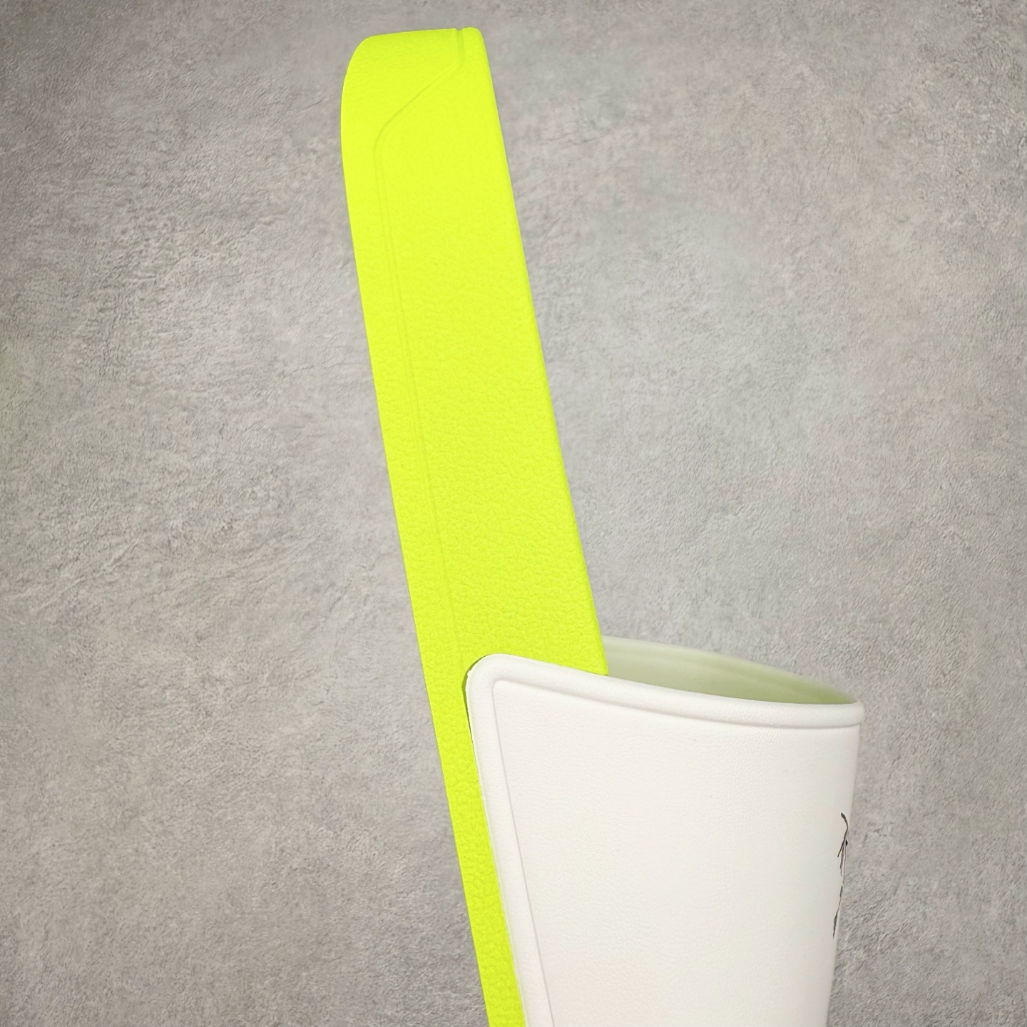 图片[6]-＃HP Arcteryx SYLAN 始祖鸟舒适防滑防磨一字拖鞋 男女同款 Arcteryx中文名始祖鸟 加拿大户外服饰品牌 1989年创立于加拿大温哥华 始祖鸟来自加拿大海岸山脉 植根高山的专业户外品牌 始终秉承对精湛设计和工艺孜孜以求的准则 从1989年创立至今 Arcteryx始终不断在产品设计与做工上不惜工本 以满足始祖鸟的标准 品质、设计以及精简的理念造就了其良好的性能 并能满足严苛环境下的使用需求 尺码：39 40 41 42 43 44 45-选品中心