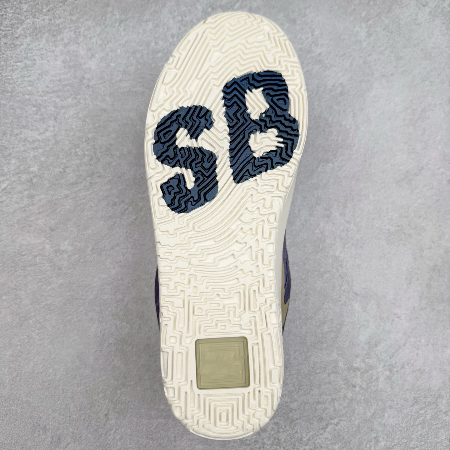 图片[9]-NK SB Day One 低帮休闲板鞋 FN4210-402 鞋款搭载Air Zoom缓震气垫，采用包边结构工艺轻盈柔韧，缔造非凡触板感。织物材料，舒适出众 翻毛皮覆面经久耐穿，塑就挚爱踢板体验。尺码：35.5 36 36.5 37.5 38 38.5 39 40 40.5 41 42 42.5 43 44 44.5 45-选品中心