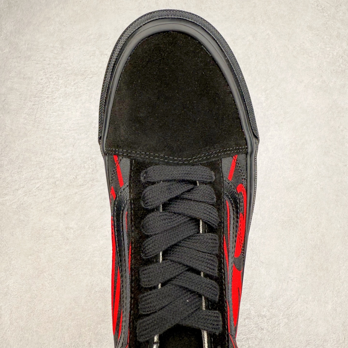 图片[4]-Vans Premium Old Skool 舒适百搭 防滑减震 休闲硫化板鞋 鞋款以黑色作为主调，神秘深邃，奠定酷感基调；明艳的黄色与热烈的红色巧妙点缀，像街头涂鸦般充满活力，碰撞出强烈的视觉冲击。 货号：VN000D56458 货号：VN000D56MCG 尺码： 35 36 36.5 37 38 38.5 39 40 40.5 41 42 42.5 43 44 45-选品中心