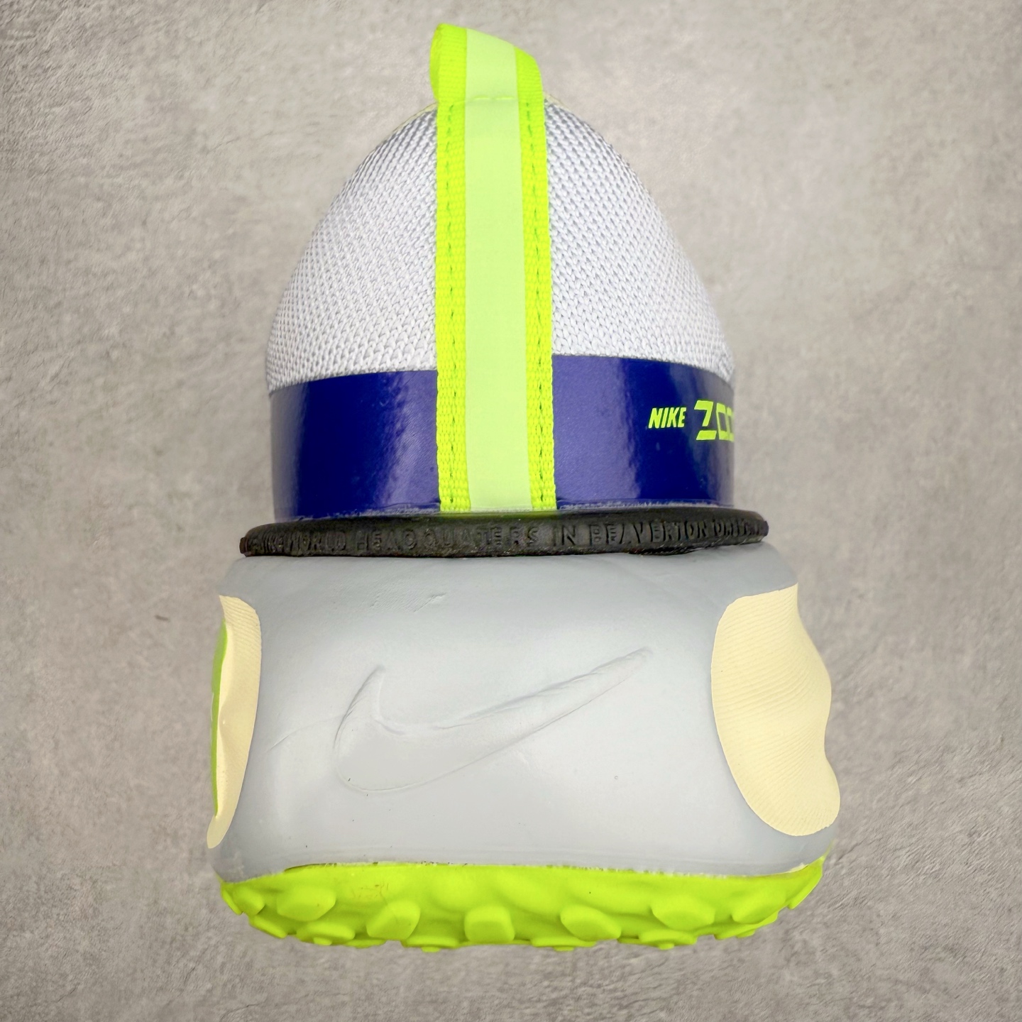 图片[8]-＃福利特价 NK ZoomX Invincible Run Flyknit FK3 不可战胜3代系列轻量飞织低帮休闲运动慢跑鞋 此鞋专为短跑运动员而生 是为 5 至 10 公里距离的赛事和训练打造 整体设计采用流线型的轻质工程网眼材质构成鞋面 并与其他 Running 旗舰鞋款同样搭载全脚掌 ZoomX 缓冲中底 搭配 Pebax 物料与橡胶外底 ZoomX StreakFly 首发配色以Prototype呈现 其灵感是来自开发期间的磨损测试 透过编号的标记与内侧的预期跑步距离突出研发过程 尺码：36 36.5 37.5 38 38.5 39 40 40.5 41 42 42.5 43 44 44.5 45-选品中心