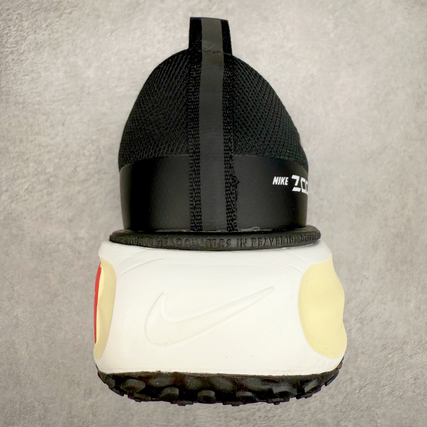 图片[8]-＃福利特价 NK ZoomX Invincible Run Flyknit FK3 不可战胜3代系列轻量飞织低帮休闲运动慢跑鞋 此鞋专为短跑运动员而生 是为 5 至 10 公里距离的赛事和训练打造 整体设计采用流线型的轻质工程网眼材质构成鞋面 并与其他 Running 旗舰鞋款同样搭载全脚掌 ZoomX 缓冲中底 搭配 Pebax 物料与橡胶外底 ZoomX StreakFly 首发配色以Prototype呈现 其灵感是来自开发期间的磨损测试 透过编号的标记与内侧的预期跑步距离突出研发过程 尺码：36 36.5 37.5 38 38.5 39 40 40.5 41 42 42.5 43 44 44.5 45-选品中心