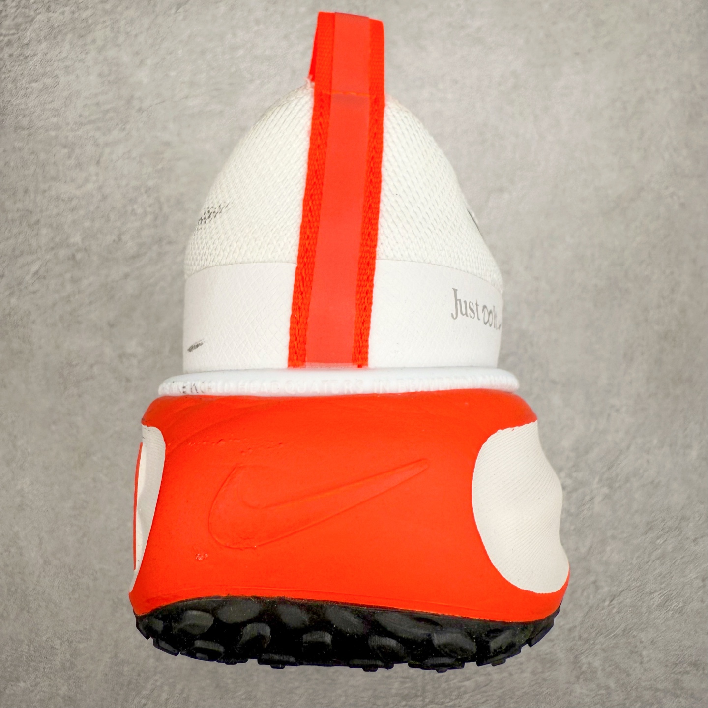 图片[8]-＃福利特价 NK ZoomX Invincible Run Flyknit FK3 不可战胜3代系列轻量飞织低帮休闲运动慢跑鞋 此鞋专为短跑运动员而生 是为 5 至 10 公里距离的赛事和训练打造 整体设计采用流线型的轻质工程网眼材质构成鞋面 并与其他 Running 旗舰鞋款同样搭载全脚掌 ZoomX 缓冲中底 搭配 Pebax 物料与橡胶外底 ZoomX StreakFly 首发配色以Prototype呈现 其灵感是来自开发期间的磨损测试 透过编号的标记与内侧的预期跑步距离突出研发过程 尺码：36 36.5 37.5 38 38.5 39 40 40.5 41 42 42.5 43 44 44.5 45-选品中心