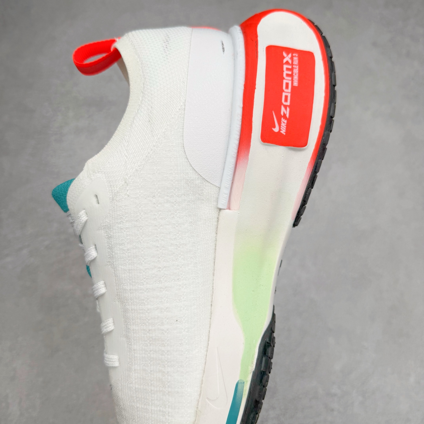 图片[7]-＃福利特价 NK ZoomX Invincible Run Flyknit FK3 不可战胜3代系列轻量飞织低帮休闲运动慢跑鞋 此鞋专为短跑运动员而生 是为 5 至 10 公里距离的赛事和训练打造 整体设计采用流线型的轻质工程网眼材质构成鞋面 并与其他 Running 旗舰鞋款同样搭载全脚掌 ZoomX 缓冲中底 搭配 Pebax 物料与橡胶外底 ZoomX StreakFly 首发配色以Prototype呈现 其灵感是来自开发期间的磨损测试 透过编号的标记与内侧的预期跑步距离突出研发过程 尺码：36 36.5 37.5 38 38.5 39 40 40.5 41 42 42.5 43 44 44.5 45-选品中心