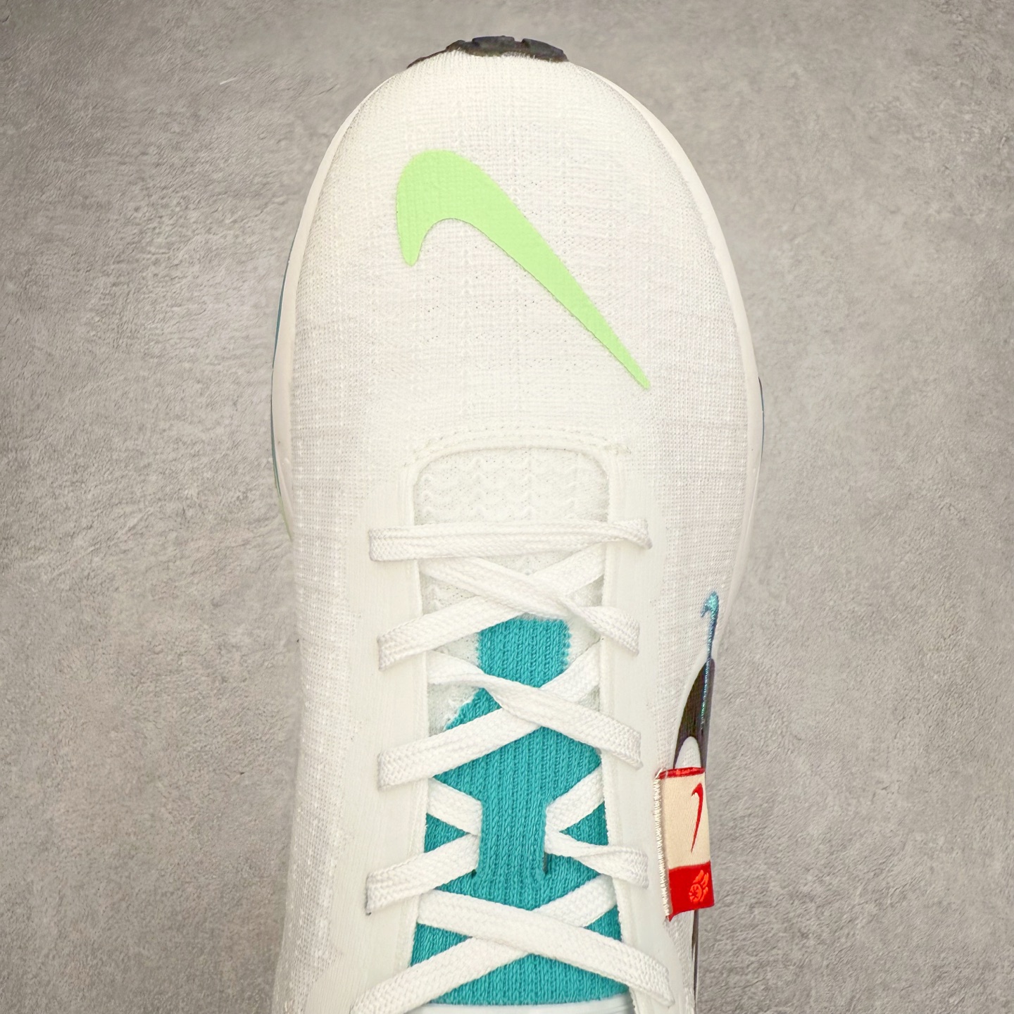 图片[4]-＃福利特价 NK ZoomX Invincible Run Flyknit FK3 不可战胜3代系列轻量飞织低帮休闲运动慢跑鞋 此鞋专为短跑运动员而生 是为 5 至 10 公里距离的赛事和训练打造 整体设计采用流线型的轻质工程网眼材质构成鞋面 并与其他 Running 旗舰鞋款同样搭载全脚掌 ZoomX 缓冲中底 搭配 Pebax 物料与橡胶外底 ZoomX StreakFly 首发配色以Prototype呈现 其灵感是来自开发期间的磨损测试 透过编号的标记与内侧的预期跑步距离突出研发过程 尺码：36 36.5 37.5 38 38.5 39 40 40.5 41 42 42.5 43 44 44.5 45-选品中心