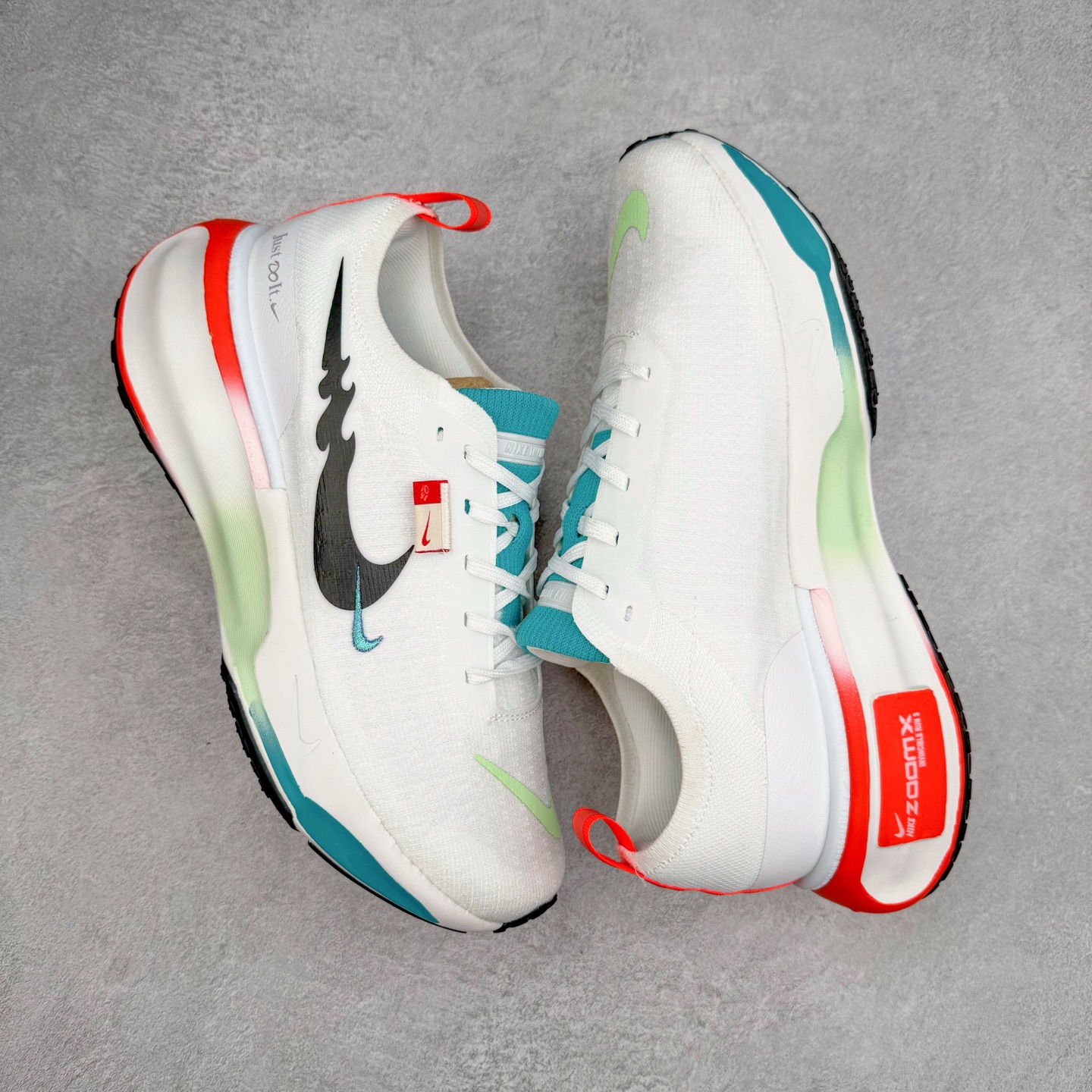 图片[3]-＃福利特价 NK ZoomX Invincible Run Flyknit FK3 不可战胜3代系列轻量飞织低帮休闲运动慢跑鞋 此鞋专为短跑运动员而生 是为 5 至 10 公里距离的赛事和训练打造 整体设计采用流线型的轻质工程网眼材质构成鞋面 并与其他 Running 旗舰鞋款同样搭载全脚掌 ZoomX 缓冲中底 搭配 Pebax 物料与橡胶外底 ZoomX StreakFly 首发配色以Prototype呈现 其灵感是来自开发期间的磨损测试 透过编号的标记与内侧的预期跑步距离突出研发过程 尺码：36 36.5 37.5 38 38.5 39 40 40.5 41 42 42.5 43 44 44.5 45-选品中心