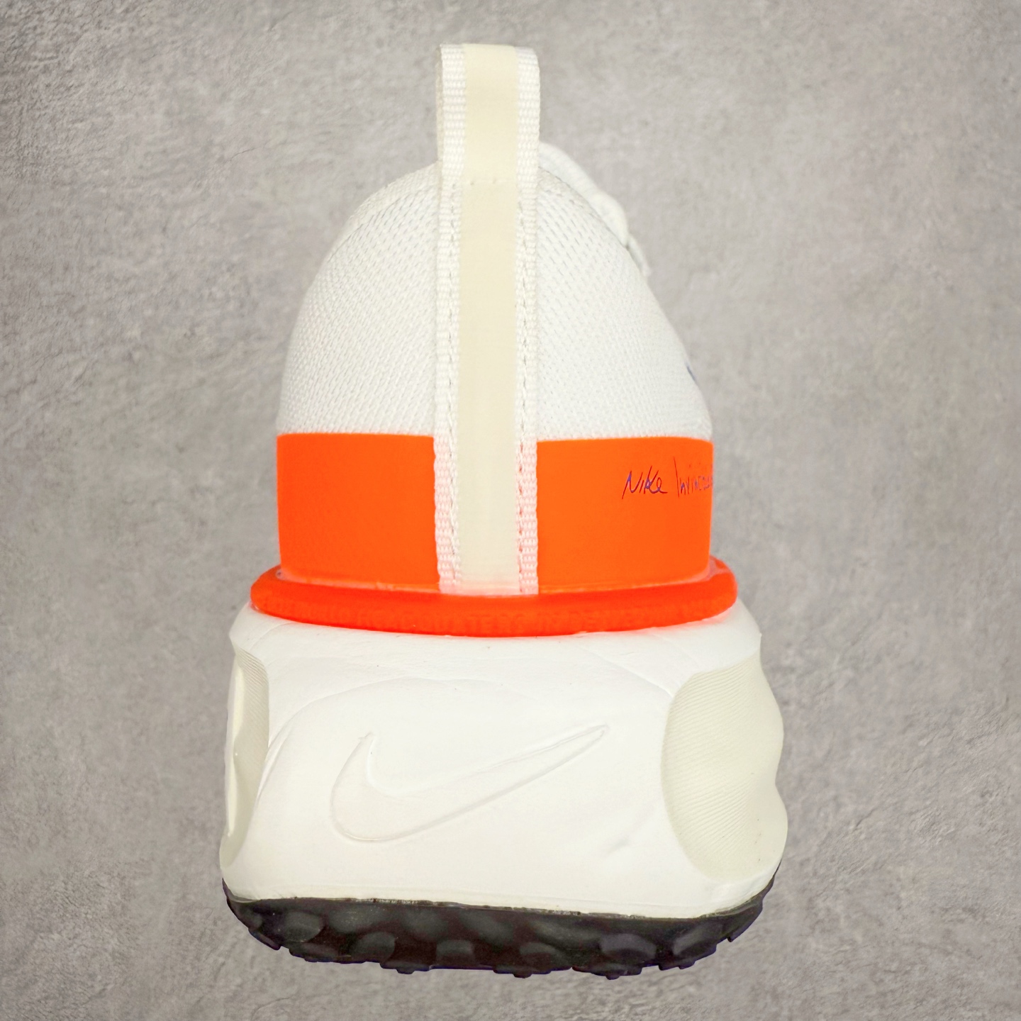 图片[8]-＃福利特价 NK ZoomX Invincible Run Flyknit FK3 不可战胜3代系列轻量飞织低帮休闲运动慢跑鞋 此鞋专为短跑运动员而生 是为 5 至 10 公里距离的赛事和训练打造 整体设计采用流线型的轻质工程网眼材质构成鞋面 并与其他 Running 旗舰鞋款同样搭载全脚掌 ZoomX 缓冲中底 搭配 Pebax 物料与橡胶外底 ZoomX StreakFly 首发配色以Prototype呈现 其灵感是来自开发期间的磨损测试 透过编号的标记与内侧的预期跑步距离突出研发过程 尺码：36 36.5 37.5 38 38.5 39 40 40.5 41 42 42.5 43 44 44.5 45-选品中心