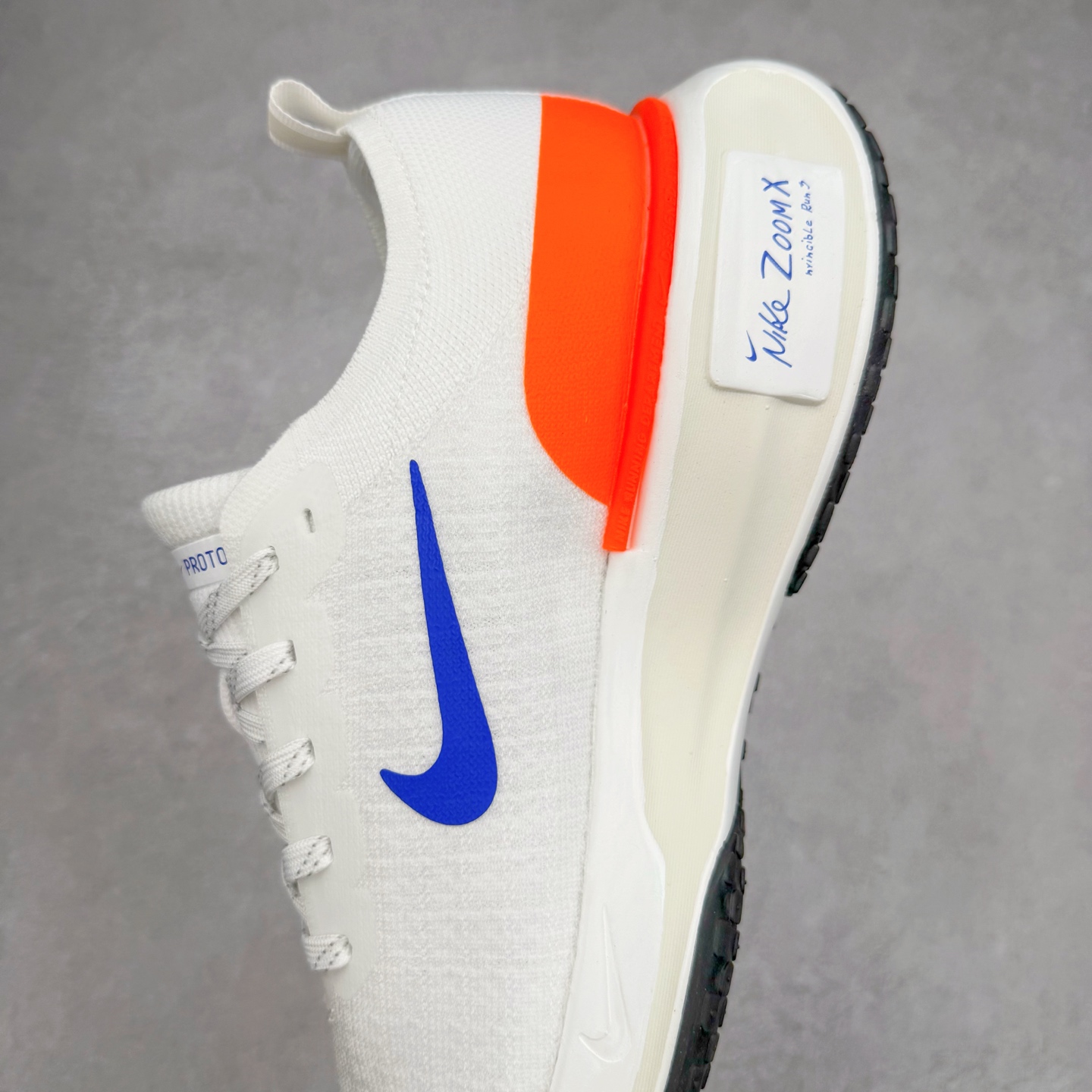 图片[7]-＃福利特价 NK ZoomX Invincible Run Flyknit FK3 不可战胜3代系列轻量飞织低帮休闲运动慢跑鞋 此鞋专为短跑运动员而生 是为 5 至 10 公里距离的赛事和训练打造 整体设计采用流线型的轻质工程网眼材质构成鞋面 并与其他 Running 旗舰鞋款同样搭载全脚掌 ZoomX 缓冲中底 搭配 Pebax 物料与橡胶外底 ZoomX StreakFly 首发配色以Prototype呈现 其灵感是来自开发期间的磨损测试 透过编号的标记与内侧的预期跑步距离突出研发过程 尺码：36 36.5 37.5 38 38.5 39 40 40.5 41 42 42.5 43 44 44.5 45-选品中心