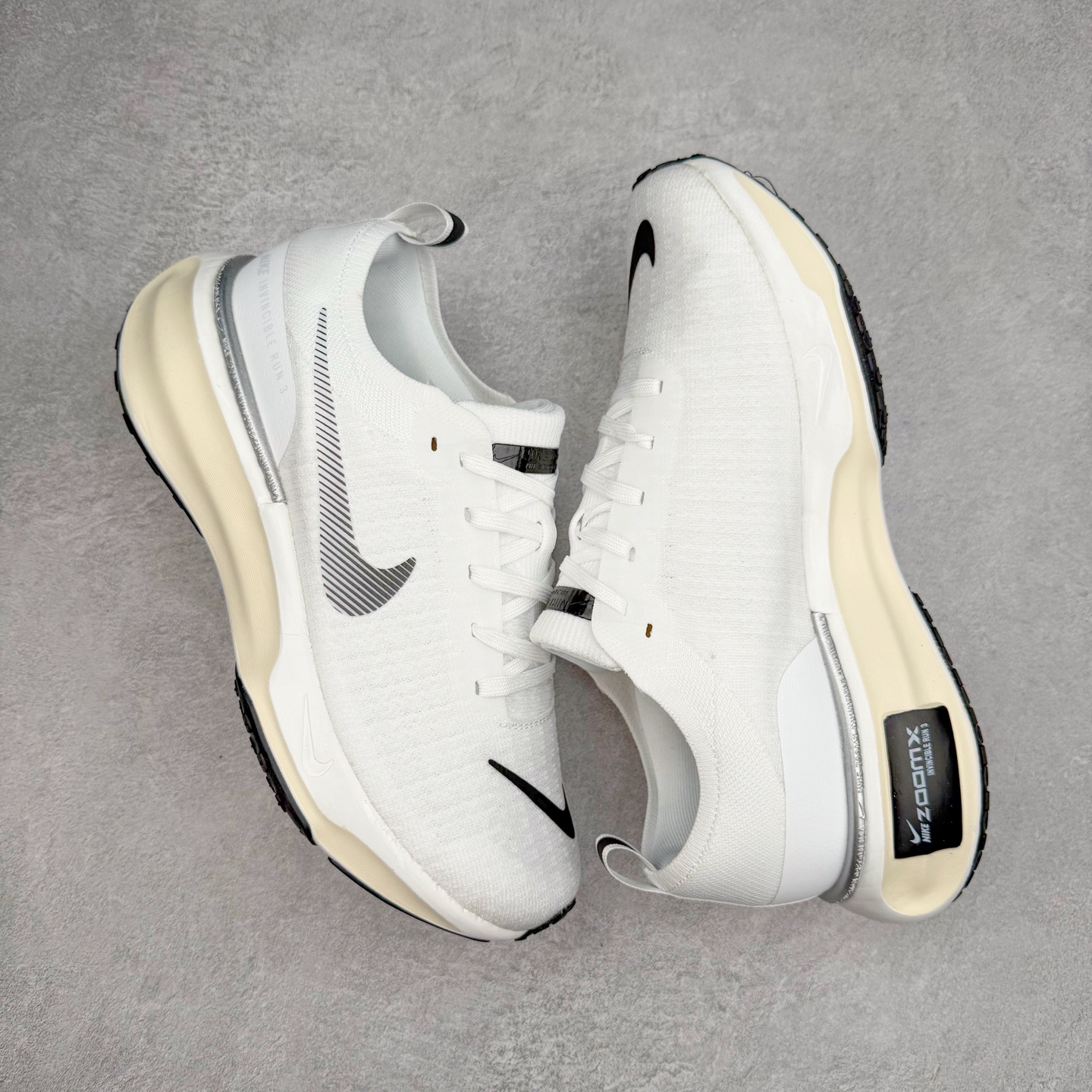 图片[3]-＃福利特价 NK ZoomX Invincible Run Flyknit FK3 不可战胜3代系列轻量飞织低帮休闲运动慢跑鞋 此鞋专为短跑运动员而生 是为 5 至 10 公里距离的赛事和训练打造 整体设计采用流线型的轻质工程网眼材质构成鞋面 并与其他 Running 旗舰鞋款同样搭载全脚掌 ZoomX 缓冲中底 搭配 Pebax 物料与橡胶外底 ZoomX StreakFly 首发配色以Prototype呈现 其灵感是来自开发期间的磨损测试 透过编号的标记与内侧的预期跑步距离突出研发过程 尺码：36 36.5 37.5 38 38.5 39 40 40.5 41 42 42.5 43 44 44.5 45-选品中心