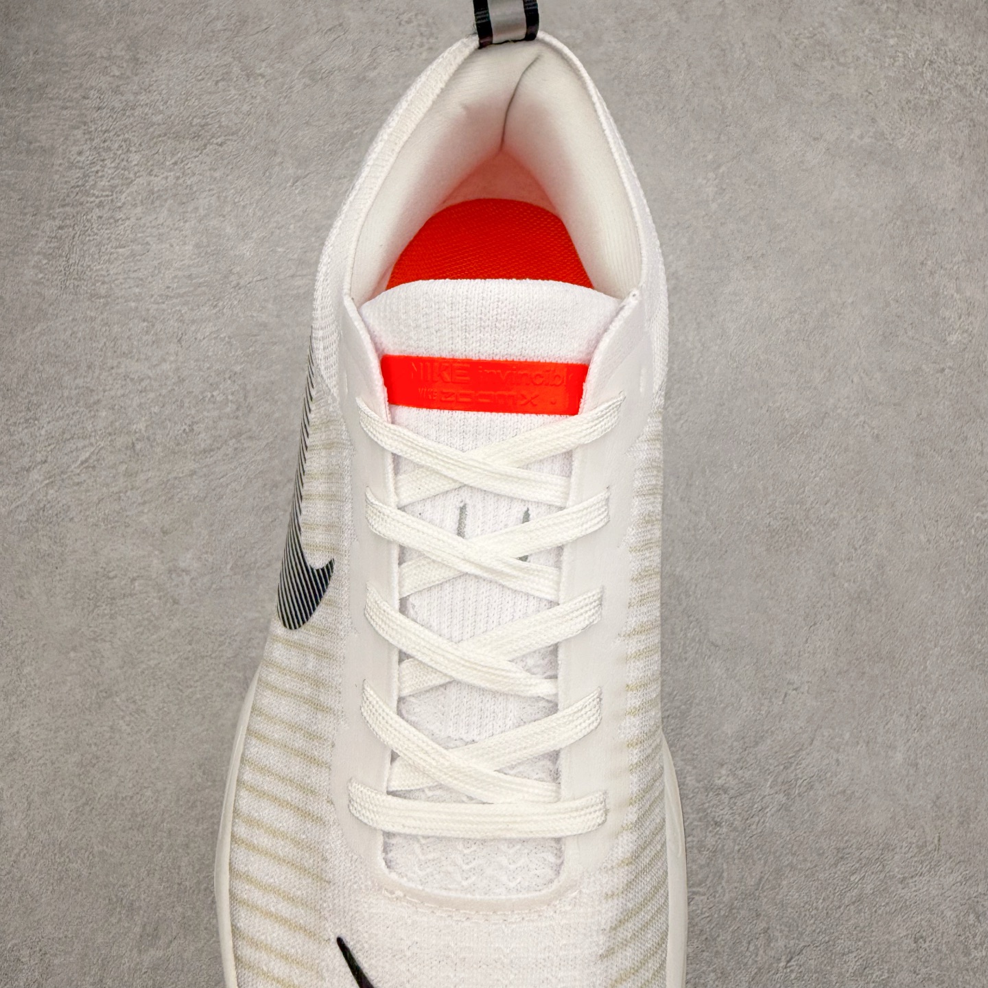 图片[5]-＃福利特价 NK ZoomX Invincible Run Flyknit FK3 不可战胜3代系列轻量飞织低帮休闲运动慢跑鞋 此鞋专为短跑运动员而生 是为 5 至 10 公里距离的赛事和训练打造 整体设计采用流线型的轻质工程网眼材质构成鞋面 并与其他 Running 旗舰鞋款同样搭载全脚掌 ZoomX 缓冲中底 搭配 Pebax 物料与橡胶外底 ZoomX StreakFly 首发配色以Prototype呈现 其灵感是来自开发期间的磨损测试 透过编号的标记与内侧的预期跑步距离突出研发过程 尺码：36 36.5 37.5 38 38.5 39 40 40.5 41 42 42.5 43 44 44.5 45-选品中心