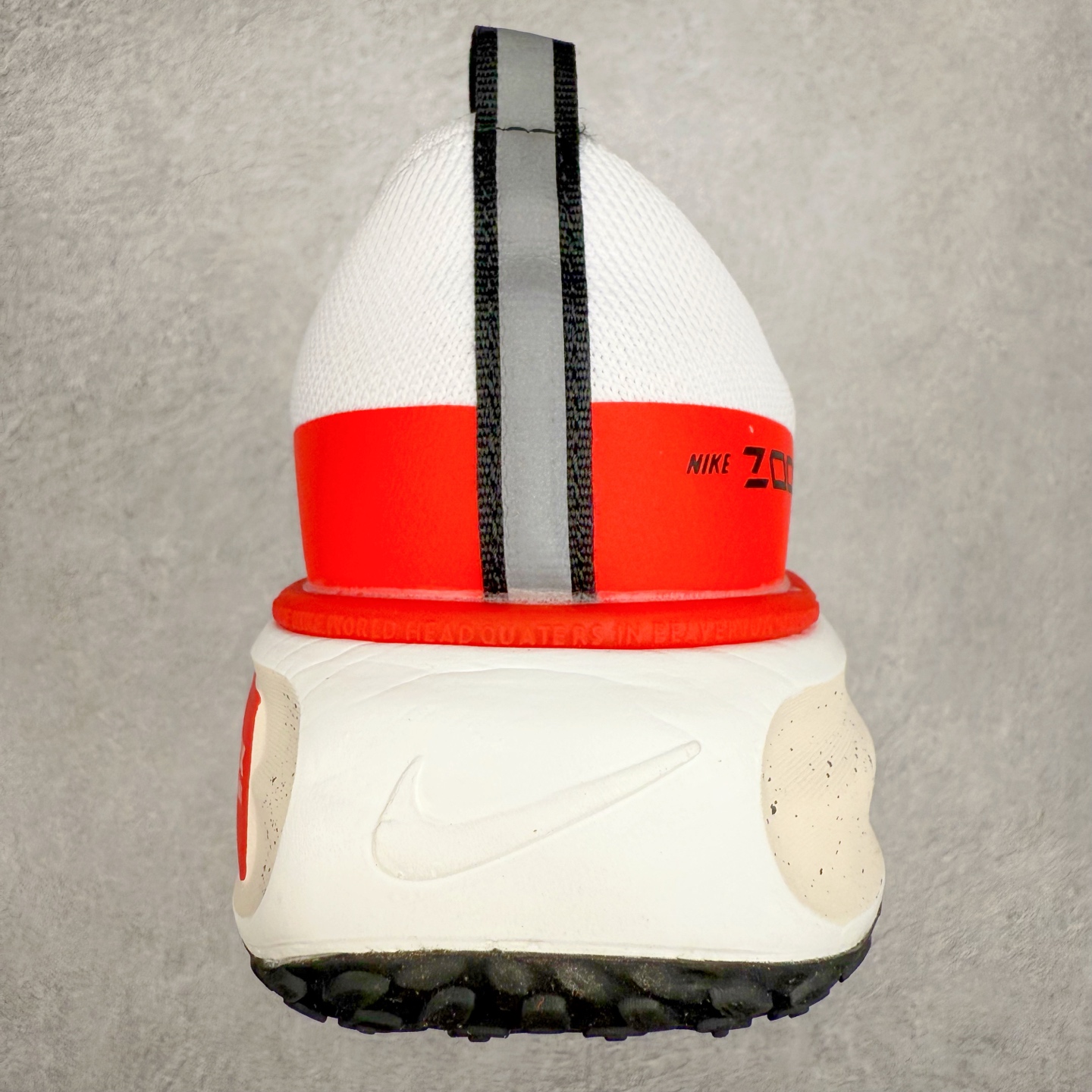 图片[8]-＃福利特价 NK ZoomX Invincible Run Flyknit FK3 不可战胜3代系列轻量飞织低帮休闲运动慢跑鞋 此鞋专为短跑运动员而生 是为 5 至 10 公里距离的赛事和训练打造 整体设计采用流线型的轻质工程网眼材质构成鞋面 并与其他 Running 旗舰鞋款同样搭载全脚掌 ZoomX 缓冲中底 搭配 Pebax 物料与橡胶外底 ZoomX StreakFly 首发配色以Prototype呈现 其灵感是来自开发期间的磨损测试 透过编号的标记与内侧的预期跑步距离突出研发过程 尺码：36 36.5 37.5 38 38.5 39 40 40.5 41 42 42.5 43 44 44.5 45-选品中心