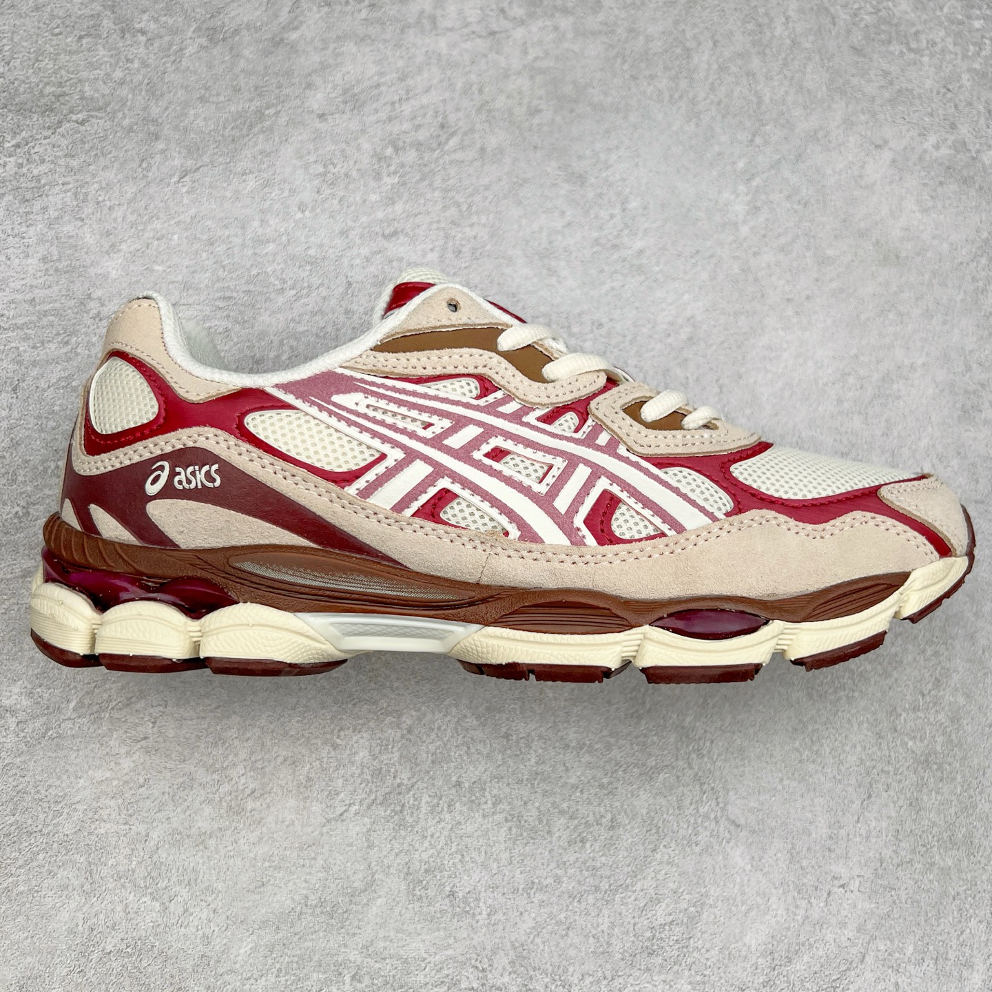 Asics GEL-NYC 亚瑟士防滑耐磨透气低帮运动休闲鞋 GEL-NYC™ 运动鞋的灵感源自传统和现代高性能跑步风格 其鞋面结构参考了 2000 年代初的 GEL-NIMBUS™ 3 鞋 并将其与 MC-PLUS V 设计中的各种装饰融为一体 该工装通过使用 GEL-CUMULUS® 16 鞋的工装系统来对比鞋面的复古风格 通过轻质泡沫和 GEL® 技术嵌入物的结合 这种中底结构有助于创造先进的脚底舒适度 尺码：36 37 37.5 38 39 40.5 41.5 42 42.5 43.5 44 45-选品中心