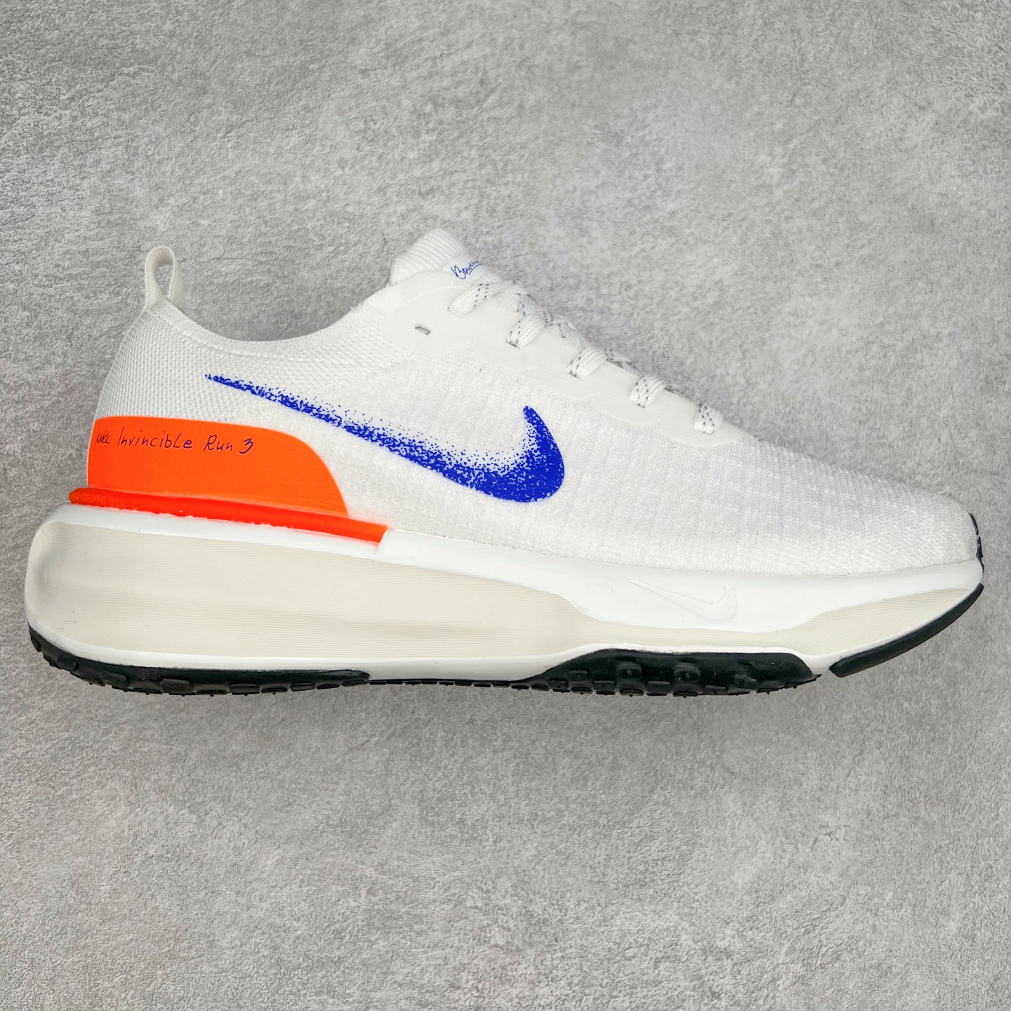 图片[4]-＃福利特价 NK ZoomX Invincible Run Flyknit FK3 不可战胜3代系列轻量飞织低帮休闲运动慢跑鞋 此鞋专为短跑运动员而生 是为 5 至 10 公里距离的赛事和训练打造 整体设计采用流线型的轻质工程网眼材质构成鞋面 并与其他 Running 旗舰鞋款同样搭载全脚掌 ZoomX 缓冲中底 搭配 Pebax 物料与橡胶外底 ZoomX StreakFly 首发配色以Prototype呈现 其灵感是来自开发期间的磨损测试 透过编号的标记与内侧的预期跑步距离突出研发过程 尺码：36 36.5 37.5 38 38.5 39 40 40.5 41 42 42.5 43 44 44.5 45-选品中心