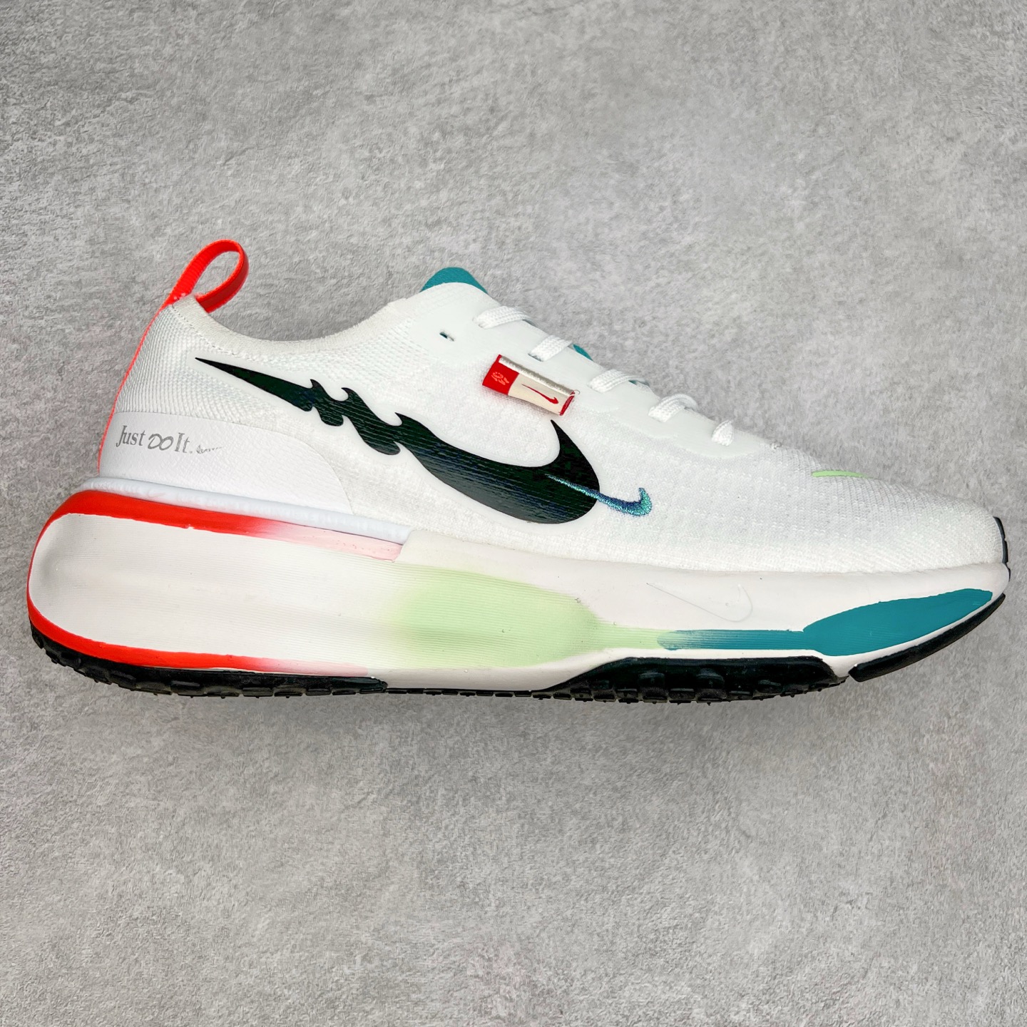 ＃福利特价 NK ZoomX Invincible Run Flyknit FK3 不可战胜3代系列轻量飞织低帮休闲运动慢跑鞋 此鞋专为短跑运动员而生 是为 5 至 10 公里距离的赛事和训练打造 整体设计采用流线型的轻质工程网眼材质构成鞋面 并与其他 Running 旗舰鞋款同样搭载全脚掌 ZoomX 缓冲中底 搭配 Pebax 物料与橡胶外底 ZoomX StreakFly 首发配色以Prototype呈现 其灵感是来自开发期间的磨损测试 透过编号的标记与内侧的预期跑步距离突出研发过程 尺码：36 36.5 37.5 38 38.5 39 40 40.5 41 42 42.5 43 44 44.5 45-选品中心