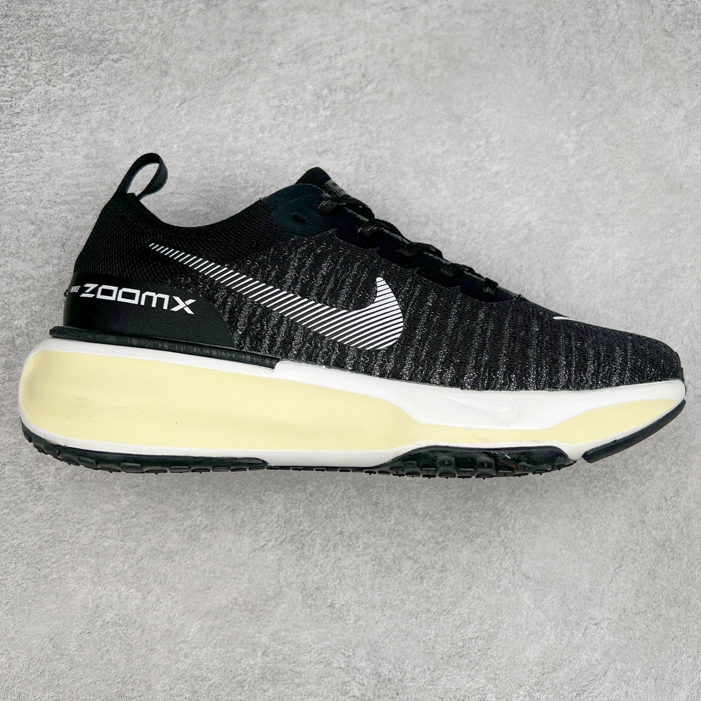 ＃福利特价 NK ZoomX Invincible Run Flyknit FK3 不可战胜3代系列轻量飞织低帮休闲运动慢跑鞋 此鞋专为短跑运动员而生 是为 5 至 10 公里距离的赛事和训练打造 整体设计采用流线型的轻质工程网眼材质构成鞋面 并与其他 Running 旗舰鞋款同样搭载全脚掌 ZoomX 缓冲中底 搭配 Pebax 物料与橡胶外底 ZoomX StreakFly 首发配色以Prototype呈现 其灵感是来自开发期间的磨损测试 透过编号的标记与内侧的预期跑步距离突出研发过程 尺码：36 36.5 37.5 38 38.5 39 40 40.5 41 42 42.5 43 44 44.5 45-选品中心