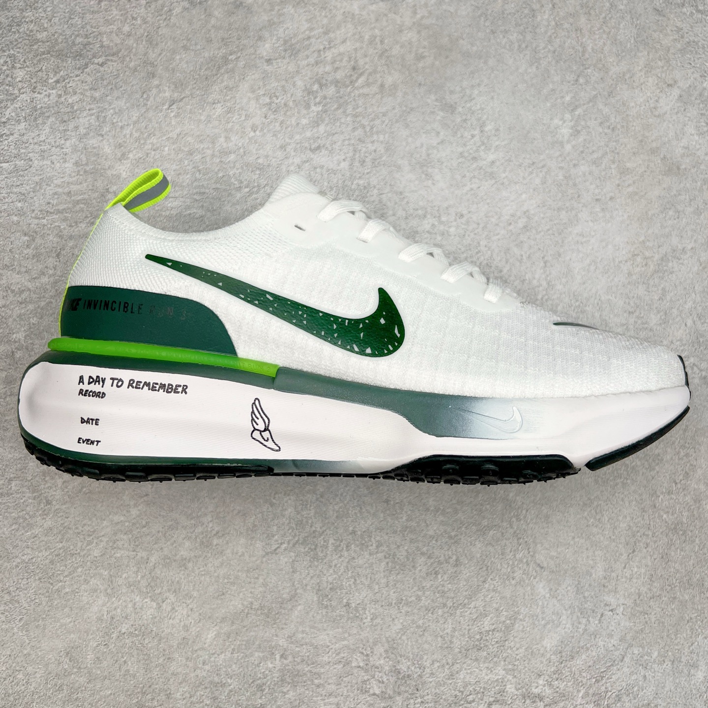 ＃福利特价 NK ZoomX Invincible Run Flyknit FK3 不可战胜3代系列轻量飞织低帮休闲运动慢跑鞋 此鞋专为短跑运动员而生 是为 5 至 10 公里距离的赛事和训练打造 整体设计采用流线型的轻质工程网眼材质构成鞋面 并与其他 Running 旗舰鞋款同样搭载全脚掌 ZoomX 缓冲中底 搭配 Pebax 物料与橡胶外底 ZoomX StreakFly 首发配色以Prototype呈现 其灵感是来自开发期间的磨损测试 透过编号的标记与内侧的预期跑步距离突出研发过程 尺码：36 36.5 37.5 38 38.5 39 40 40.5 41 42 42.5 43 44 44.5 45-选品中心