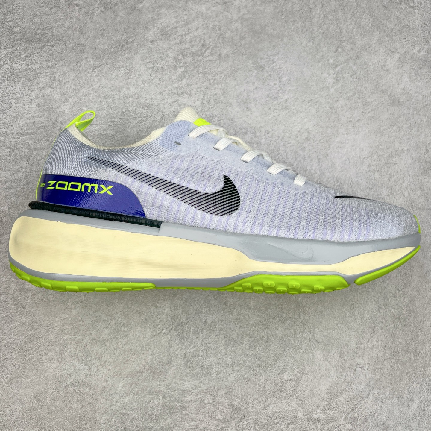 ＃福利特价 NK ZoomX Invincible Run Flyknit FK3 不可战胜3代系列轻量飞织低帮休闲运动慢跑鞋 此鞋专为短跑运动员而生 是为 5 至 10 公里距离的赛事和训练打造 整体设计采用流线型的轻质工程网眼材质构成鞋面 并与其他 Running 旗舰鞋款同样搭载全脚掌 ZoomX 缓冲中底 搭配 Pebax 物料与橡胶外底 ZoomX StreakFly 首发配色以Prototype呈现 其灵感是来自开发期间的磨损测试 透过编号的标记与内侧的预期跑步距离突出研发过程 尺码：36 36.5 37.5 38 38.5 39 40 40.5 41 42 42.5 43 44 44.5 45-选品中心