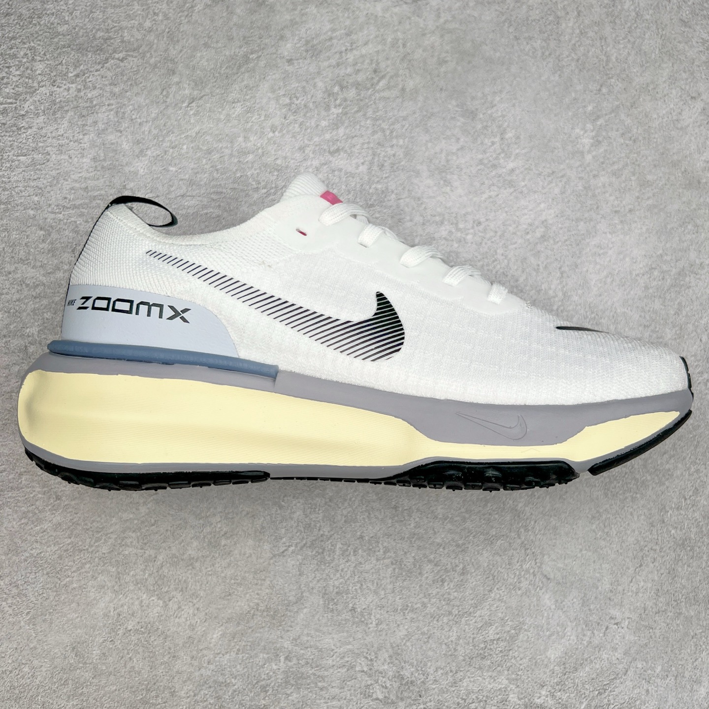 图片[3]-＃福利特价 NK ZoomX Invincible Run Flyknit FK3 不可战胜3代系列轻量飞织低帮休闲运动慢跑鞋 此鞋专为短跑运动员而生 是为 5 至 10 公里距离的赛事和训练打造 整体设计采用流线型的轻质工程网眼材质构成鞋面 并与其他 Running 旗舰鞋款同样搭载全脚掌 ZoomX 缓冲中底 搭配 Pebax 物料与橡胶外底 ZoomX StreakFly 首发配色以Prototype呈现 其灵感是来自开发期间的磨损测试 透过编号的标记与内侧的预期跑步距离突出研发过程 尺码：36 36.5 37.5 38 38.5 39 40 40.5 41 42 42.5 43 44 44.5 45-选品中心