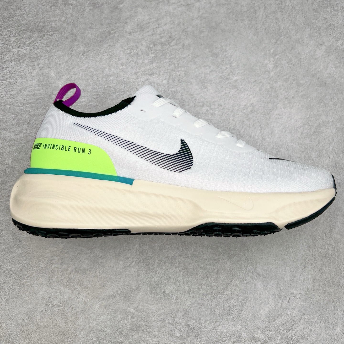 ＃福利特价 NK ZoomX Invincible Run Flyknit FK3 不可战胜3代系列轻量飞织低帮休闲运动慢跑鞋 此鞋专为短跑运动员而生 是为 5 至 10 公里距离的赛事和训练打造 整体设计采用流线型的轻质工程网眼材质构成鞋面 并与其他 Running 旗舰鞋款同样搭载全脚掌 ZoomX 缓冲中底 搭配 Pebax 物料与橡胶外底 ZoomX StreakFly 首发配色以Prototype呈现 其灵感是来自开发期间的磨损测试 透过编号的标记与内侧的预期跑步距离突出研发过程 尺码：36 36.5 37.5 38 38.5 39 40 40.5 41 42 42.5 43 44 44.5 45-选品中心