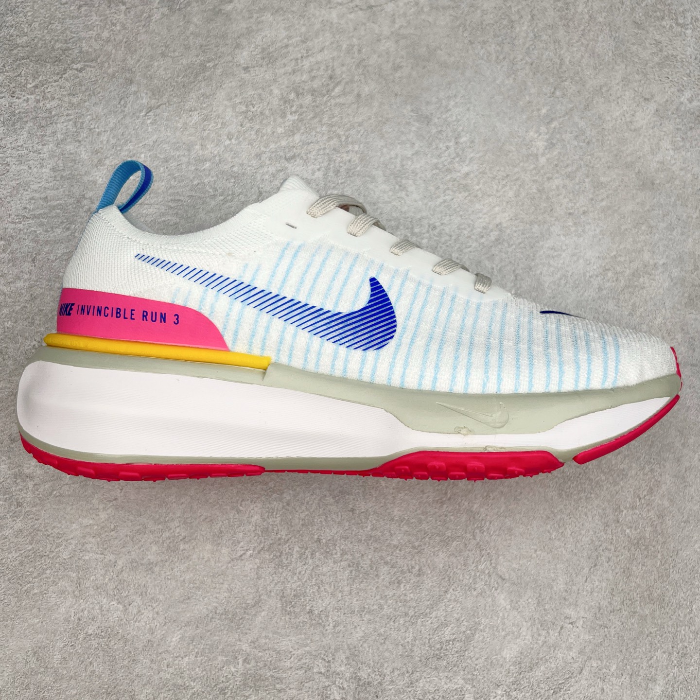 图片[12]-＃福利特价 NK ZoomX Invincible Run Flyknit FK3 不可战胜3代系列轻量飞织低帮休闲运动慢跑鞋 此鞋专为短跑运动员而生 是为 5 至 10 公里距离的赛事和训练打造 整体设计采用流线型的轻质工程网眼材质构成鞋面 并与其他 Running 旗舰鞋款同样搭载全脚掌 ZoomX 缓冲中底 搭配 Pebax 物料与橡胶外底 ZoomX StreakFly 首发配色以Prototype呈现 其灵感是来自开发期间的磨损测试 透过编号的标记与内侧的预期跑步距离突出研发过程 尺码：36 36.5 37.5 38 38.5 39 40 40.5 41 42 42.5 43 44 44.5 45-选品中心