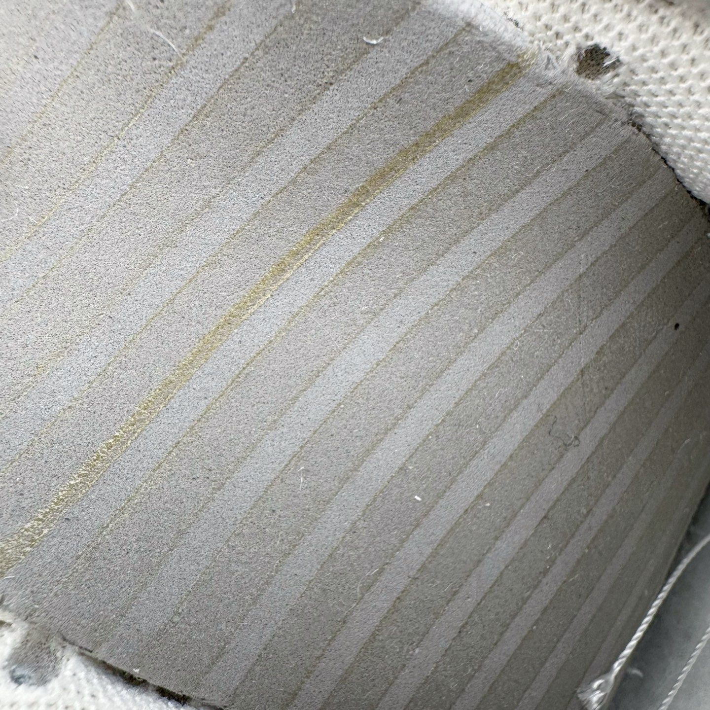 图片[11]-＃YC纯原 NK Dunk Low 薄荷曼波 WC0212-017 当杏仁奶白拥抱一缕薄荷蓝的风，夏天便停驻在足尖。纯白鞋带系住一片澄澈，皮革载满晨光温度，Swoosh 如沁凉溪流滑过山涧，后跟与鞋缘一抹曼波绿，是森林馈赠的清凉吻痕。让薄荷色的涟漪从脚踝开始荡漾，踏一片云，步步入夏。定制系列天花板 无原鞋不开发 全系列得物原鞋一比一校对开发 配色持续更新中 终端对接 优势输出 全套原厂楦头原纸板数据档案倾力打造 原汁原味莞产 极致还原 圈内最强针车工艺 高端零售指定版 广东原厂配套原盒原标 鞋盒分三个尺码段 原厂冲刀 超高清洁度 全鞋零毛边皮料切割 采用原厂百宏鞋带以及原厂百宏织唛舌标 内标可供原厂几率过验 进口原装条纹中底布 四线拉帮白色点胶 原厂拉帮手法遵循公司 原厂电绣 极致还原 尺码：36 36.5 37.5 38 38.5 39 40 40.5 41 42 42.5 43 44 44.5 45 46-选品中心