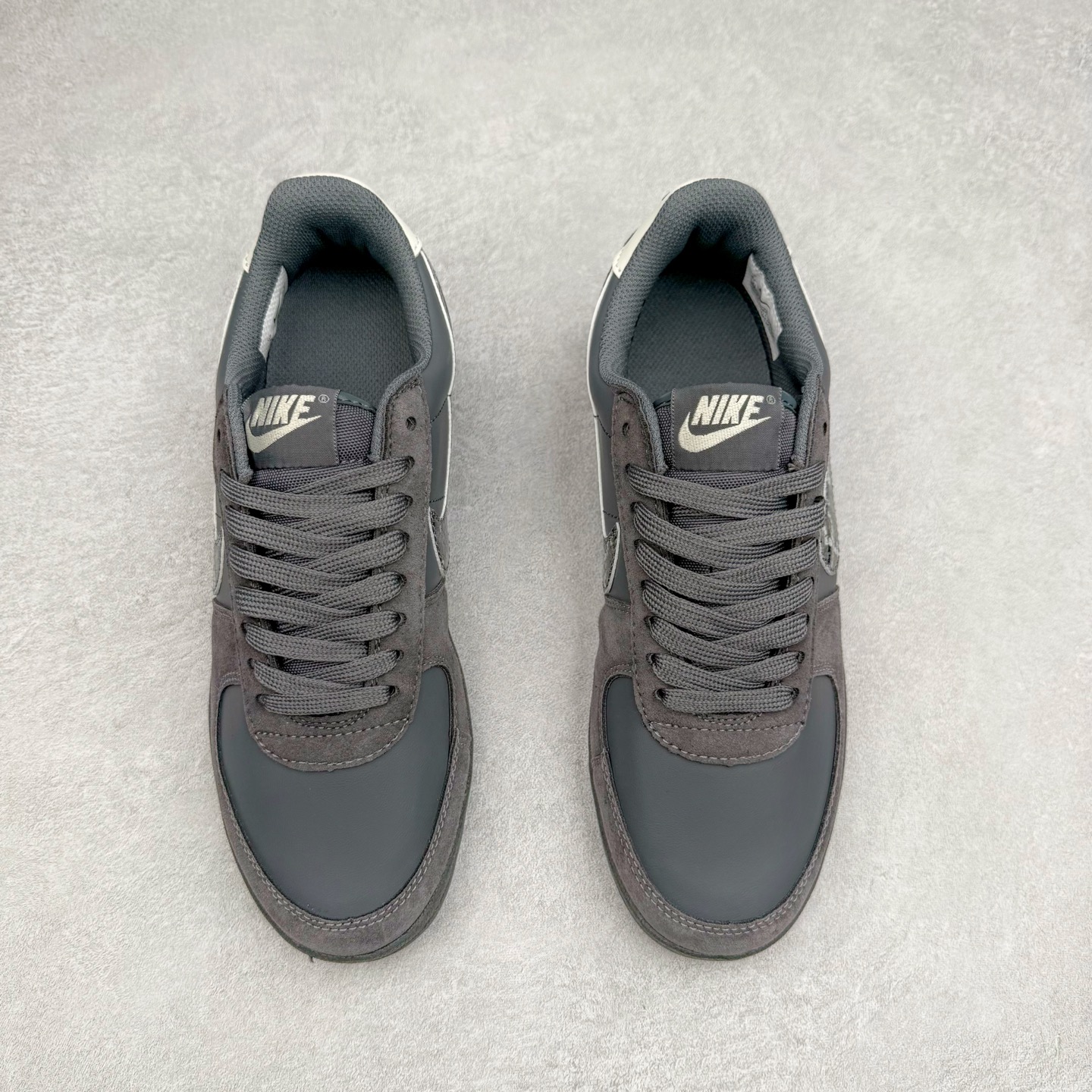 图片[2]-NK Field General 82 美式复古球鞋板鞋 随着复古球鞋文化的复兴 NK将这款曾于 80 年代问世的球鞋重新带回 引起大家的关注 在鞋面设计中融入粒面皮革和织物材质打造 之后再辅以标志性的华夫格纹路橡胶鞋底搭配 经典复刻配色见证 20 世纪 80 年代传奇球星征战赛场的精彩瞬间 尺码：36 36.5 37.5 38 38.5 39 40 40.5 41 42 42.5 43 44 44.5 45-选品中心