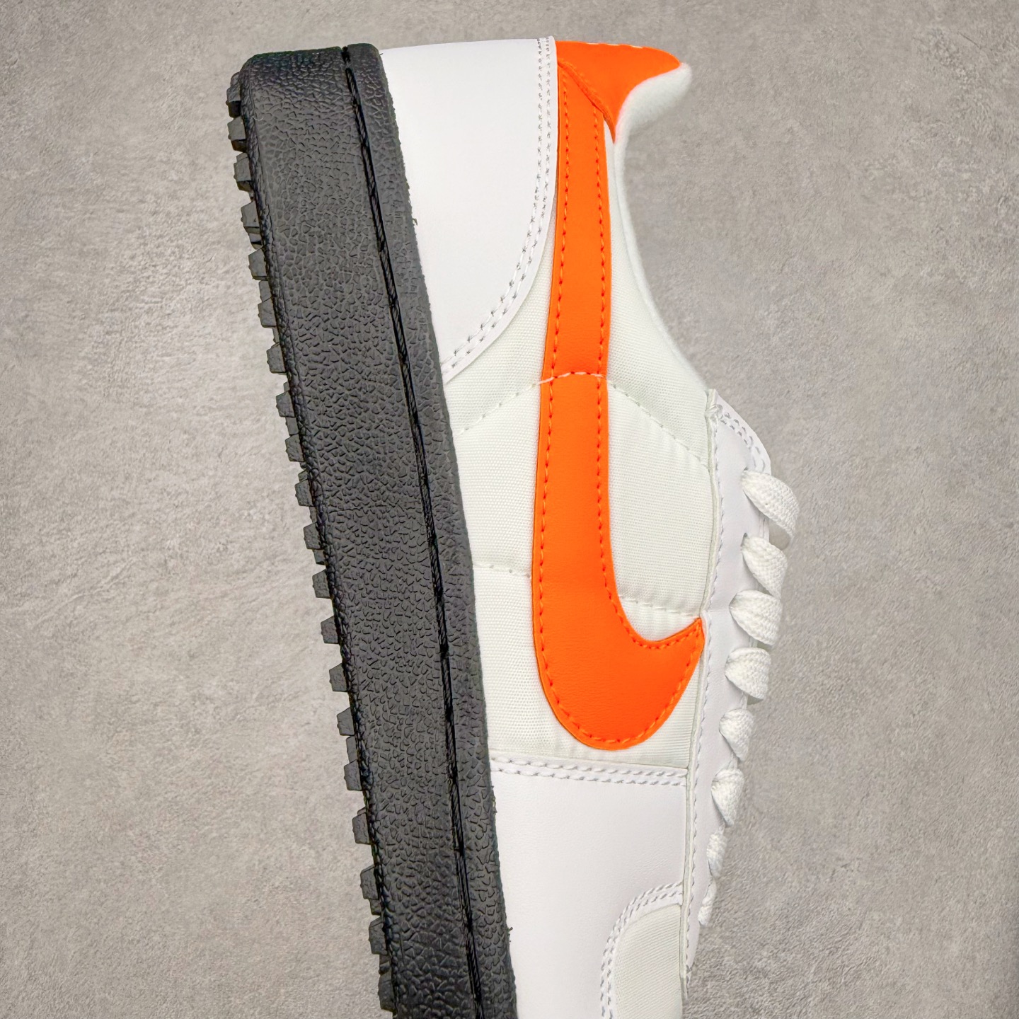 图片[6]-NK Field General 82 美式复古球鞋板鞋 随着复古球鞋文化的复兴 NK将这款曾于 80 年代问世的球鞋重新带回 引起大家的关注 在鞋面设计中融入粒面皮革和织物材质打造 之后再辅以标志性的华夫格纹路橡胶鞋底搭配 经典复刻配色见证 20 世纪 80 年代传奇球星征战赛场的精彩瞬间 尺码：36 36.5 37.5 38 38.5 39 40 40.5 41 42 42.5 43 44 44.5 45-选品中心