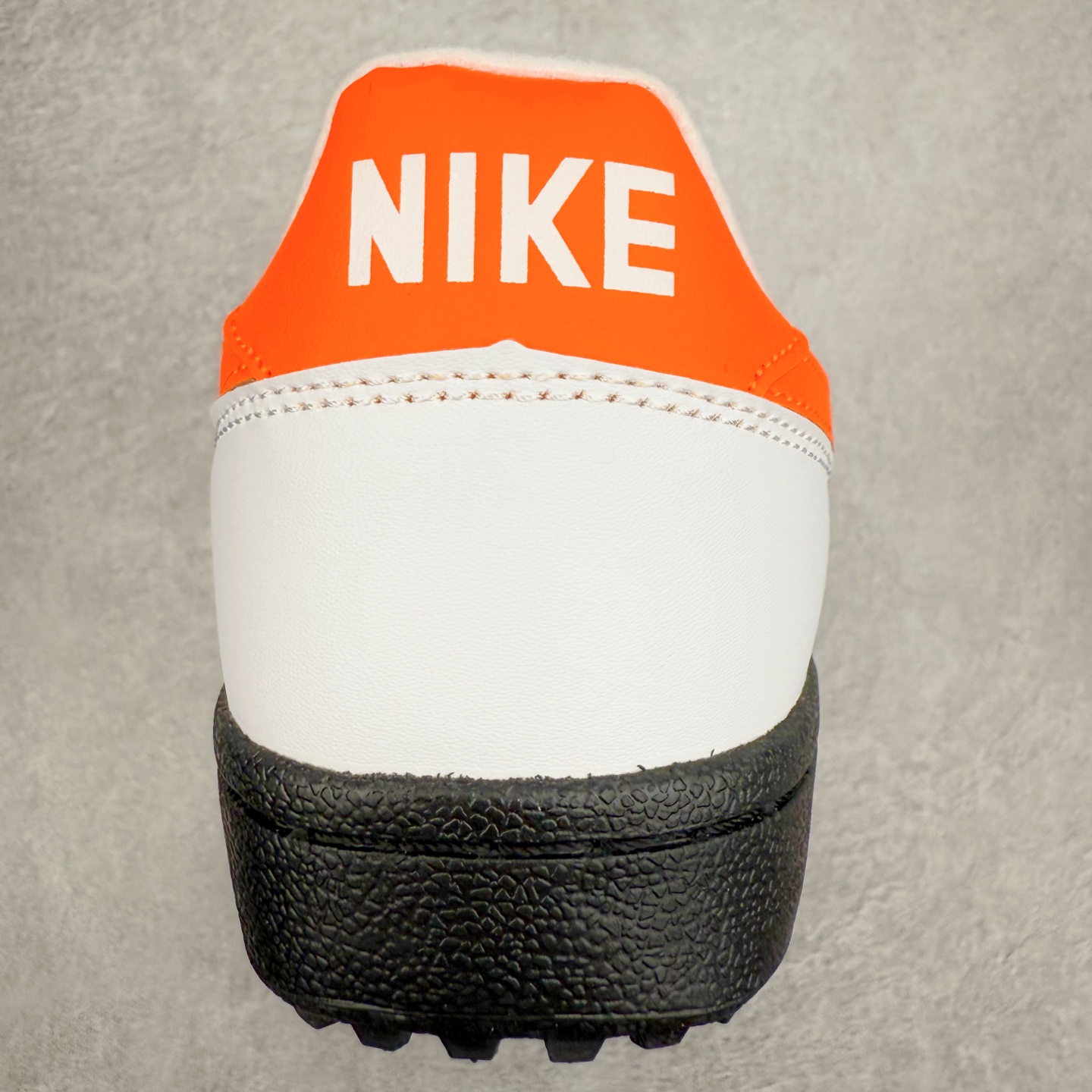 图片[8]-NK Field General 82 美式复古球鞋板鞋 随着复古球鞋文化的复兴 NK将这款曾于 80 年代问世的球鞋重新带回 引起大家的关注 在鞋面设计中融入粒面皮革和织物材质打造 之后再辅以标志性的华夫格纹路橡胶鞋底搭配 经典复刻配色见证 20 世纪 80 年代传奇球星征战赛场的精彩瞬间 尺码：36 36.5 37.5 38 38.5 39 40 40.5 41 42 42.5 43 44 44.5 45-选品中心