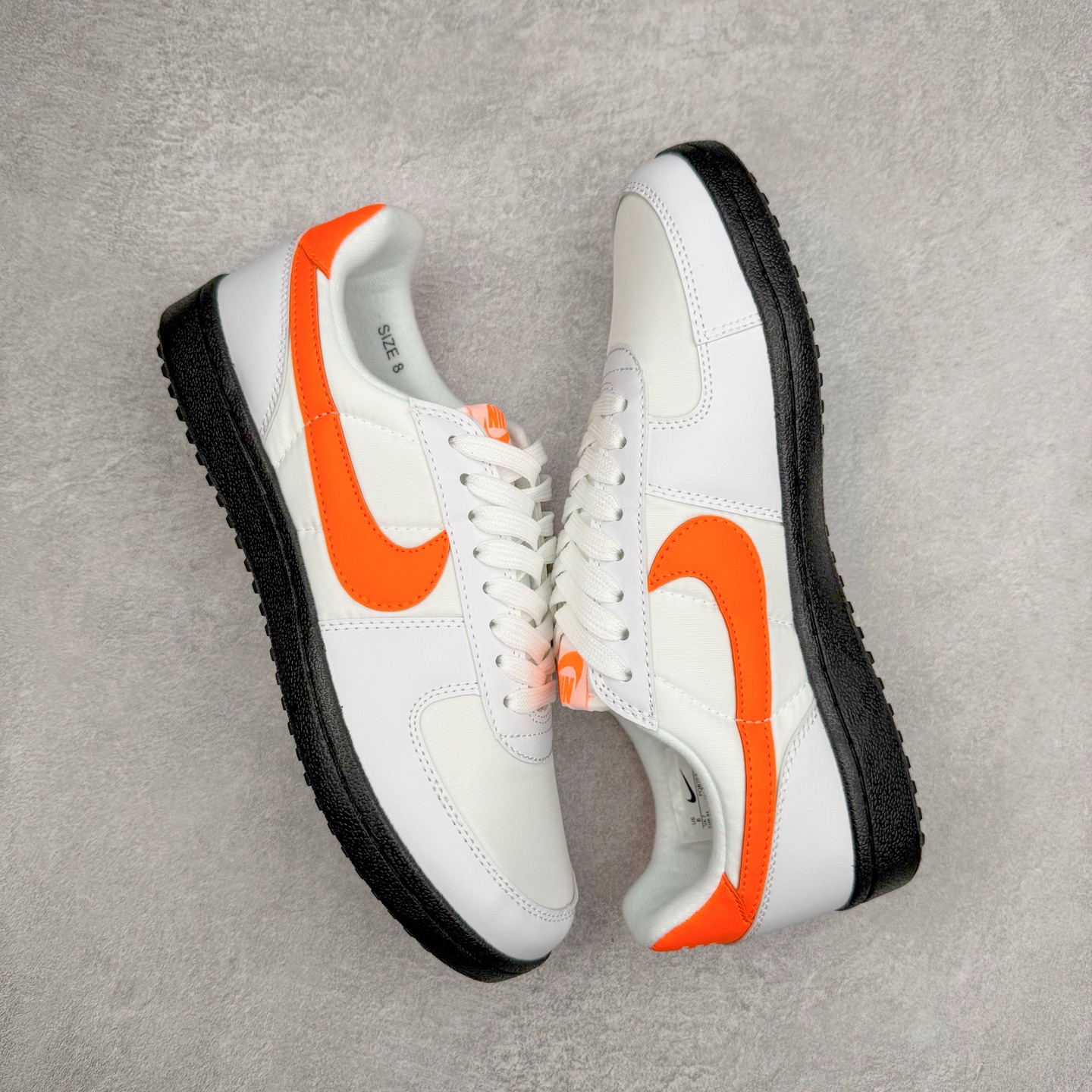 图片[3]-NK Field General 82 美式复古球鞋板鞋 随着复古球鞋文化的复兴 NK将这款曾于 80 年代问世的球鞋重新带回 引起大家的关注 在鞋面设计中融入粒面皮革和织物材质打造 之后再辅以标志性的华夫格纹路橡胶鞋底搭配 经典复刻配色见证 20 世纪 80 年代传奇球星征战赛场的精彩瞬间 尺码：36 36.5 37.5 38 38.5 39 40 40.5 41 42 42.5 43 44 44.5 45-选品中心