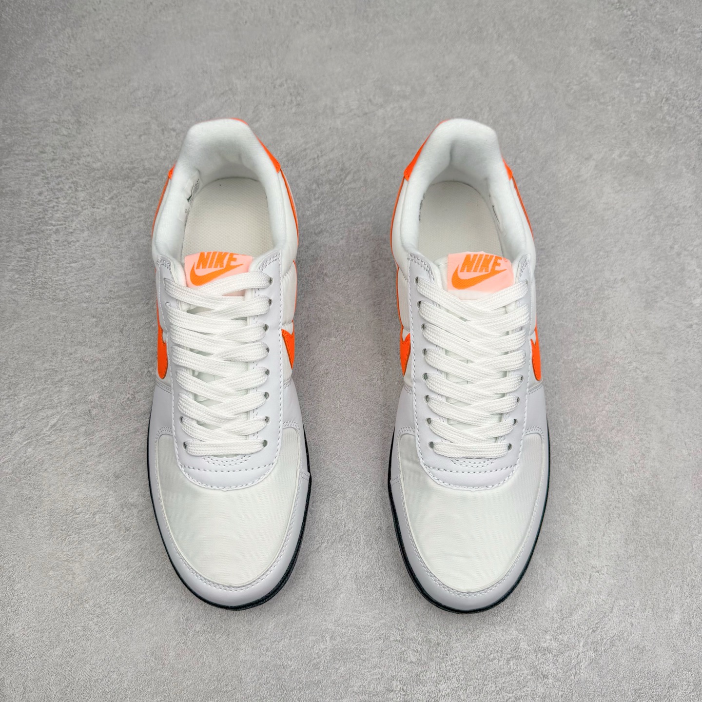 图片[2]-NK Field General 82 美式复古球鞋板鞋 随着复古球鞋文化的复兴 NK将这款曾于 80 年代问世的球鞋重新带回 引起大家的关注 在鞋面设计中融入粒面皮革和织物材质打造 之后再辅以标志性的华夫格纹路橡胶鞋底搭配 经典复刻配色见证 20 世纪 80 年代传奇球星征战赛场的精彩瞬间 尺码：36 36.5 37.5 38 38.5 39 40 40.5 41 42 42.5 43 44 44.5 45-选品中心