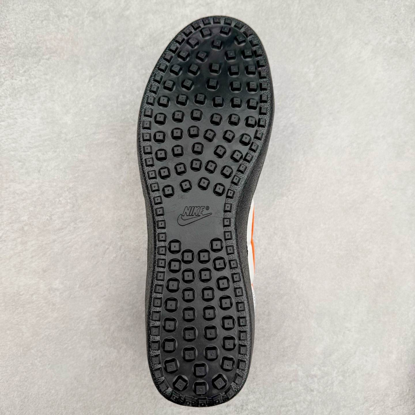 图片[9]-NK Field General 82 美式复古球鞋板鞋 随着复古球鞋文化的复兴 NK将这款曾于 80 年代问世的球鞋重新带回 引起大家的关注 在鞋面设计中融入粒面皮革和织物材质打造 之后再辅以标志性的华夫格纹路橡胶鞋底搭配 经典复刻配色见证 20 世纪 80 年代传奇球星征战赛场的精彩瞬间 尺码：36 36.5 37.5 38 38.5 39 40 40.5 41 42 42.5 43 44 44.5 45-选品中心