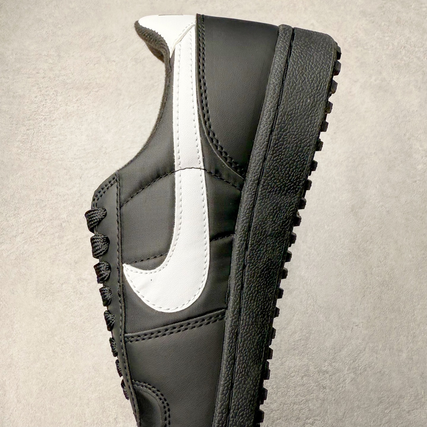 图片[7]-NK Field General 82 美式复古球鞋板鞋 随着复古球鞋文化的复兴 NK将这款曾于 80 年代问世的球鞋重新带回 引起大家的关注 在鞋面设计中融入粒面皮革和织物材质打造 之后再辅以标志性的华夫格纹路橡胶鞋底搭配 经典复刻配色见证 20 世纪 80 年代传奇球星征战赛场的精彩瞬间 尺码：36 36.5 37.5 38 38.5 39 40 40.5 41 42 42.5 43 44 44.5 45-选品中心