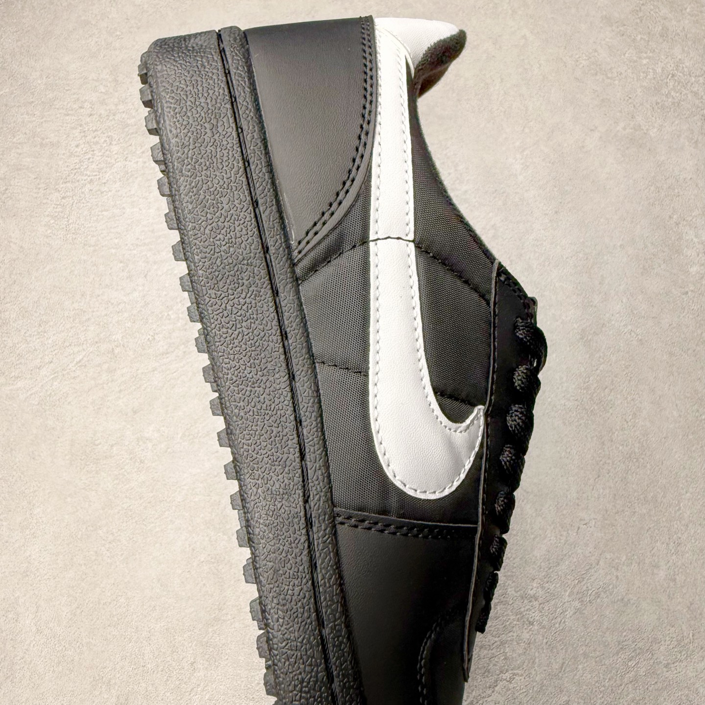 图片[6]-NK Field General 82 美式复古球鞋板鞋 随着复古球鞋文化的复兴 NK将这款曾于 80 年代问世的球鞋重新带回 引起大家的关注 在鞋面设计中融入粒面皮革和织物材质打造 之后再辅以标志性的华夫格纹路橡胶鞋底搭配 经典复刻配色见证 20 世纪 80 年代传奇球星征战赛场的精彩瞬间 尺码：36 36.5 37.5 38 38.5 39 40 40.5 41 42 42.5 43 44 44.5 45-选品中心