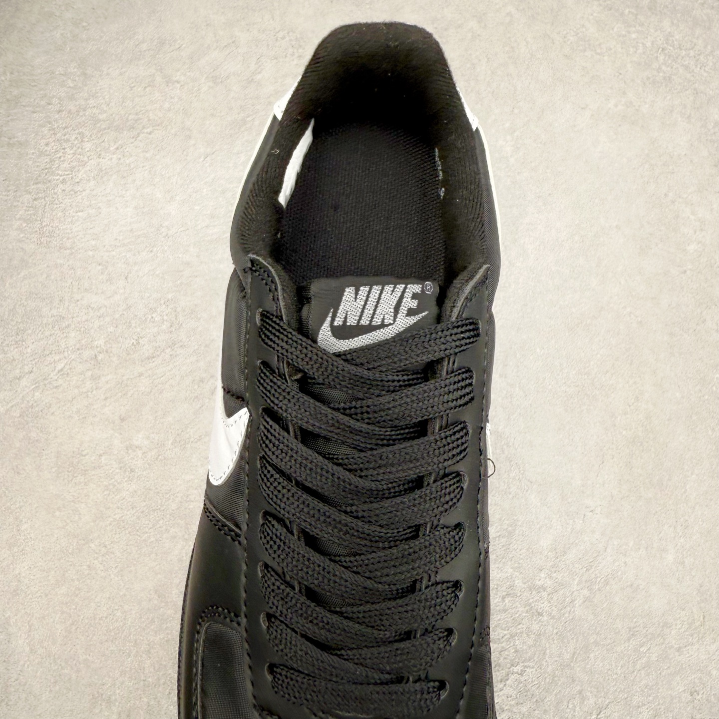 图片[5]-NK Field General 82 美式复古球鞋板鞋 随着复古球鞋文化的复兴 NK将这款曾于 80 年代问世的球鞋重新带回 引起大家的关注 在鞋面设计中融入粒面皮革和织物材质打造 之后再辅以标志性的华夫格纹路橡胶鞋底搭配 经典复刻配色见证 20 世纪 80 年代传奇球星征战赛场的精彩瞬间 尺码：36 36.5 37.5 38 38.5 39 40 40.5 41 42 42.5 43 44 44.5 45-选品中心