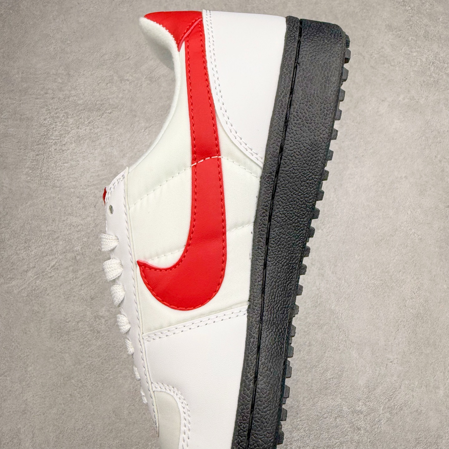 图片[7]-NK Field General 82 美式复古球鞋板鞋 随着复古球鞋文化的复兴 NK将这款曾于 80 年代问世的球鞋重新带回 引起大家的关注 在鞋面设计中融入粒面皮革和织物材质打造 之后再辅以标志性的华夫格纹路橡胶鞋底搭配 经典复刻配色见证 20 世纪 80 年代传奇球星征战赛场的精彩瞬间 尺码：36 36.5 37.5 38 38.5 39 40 40.5 41 42 42.5 43 44 44.5 45-选品中心