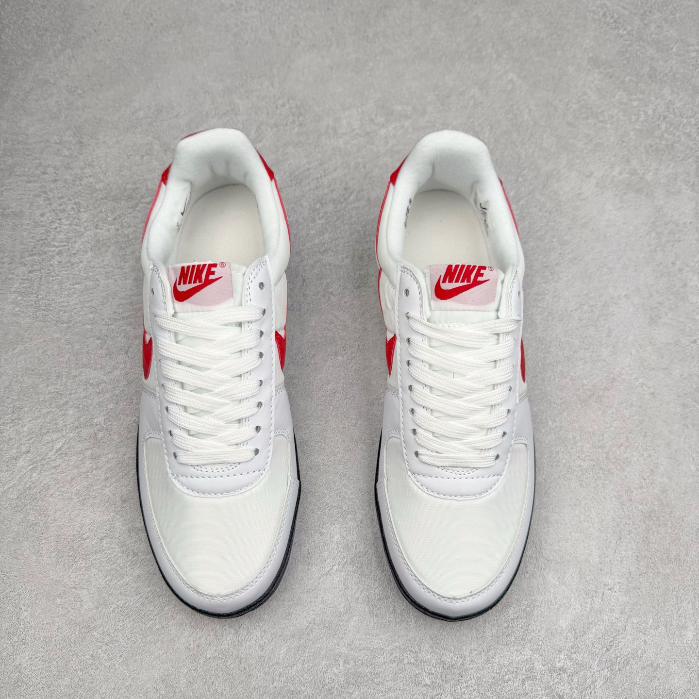 图片[2]-NK Field General 82 美式复古球鞋板鞋 随着复古球鞋文化的复兴 NK将这款曾于 80 年代问世的球鞋重新带回 引起大家的关注 在鞋面设计中融入粒面皮革和织物材质打造 之后再辅以标志性的华夫格纹路橡胶鞋底搭配 经典复刻配色见证 20 世纪 80 年代传奇球星征战赛场的精彩瞬间 尺码：36 36.5 37.5 38 38.5 39 40 40.5 41 42 42.5 43 44 44.5 45-选品中心